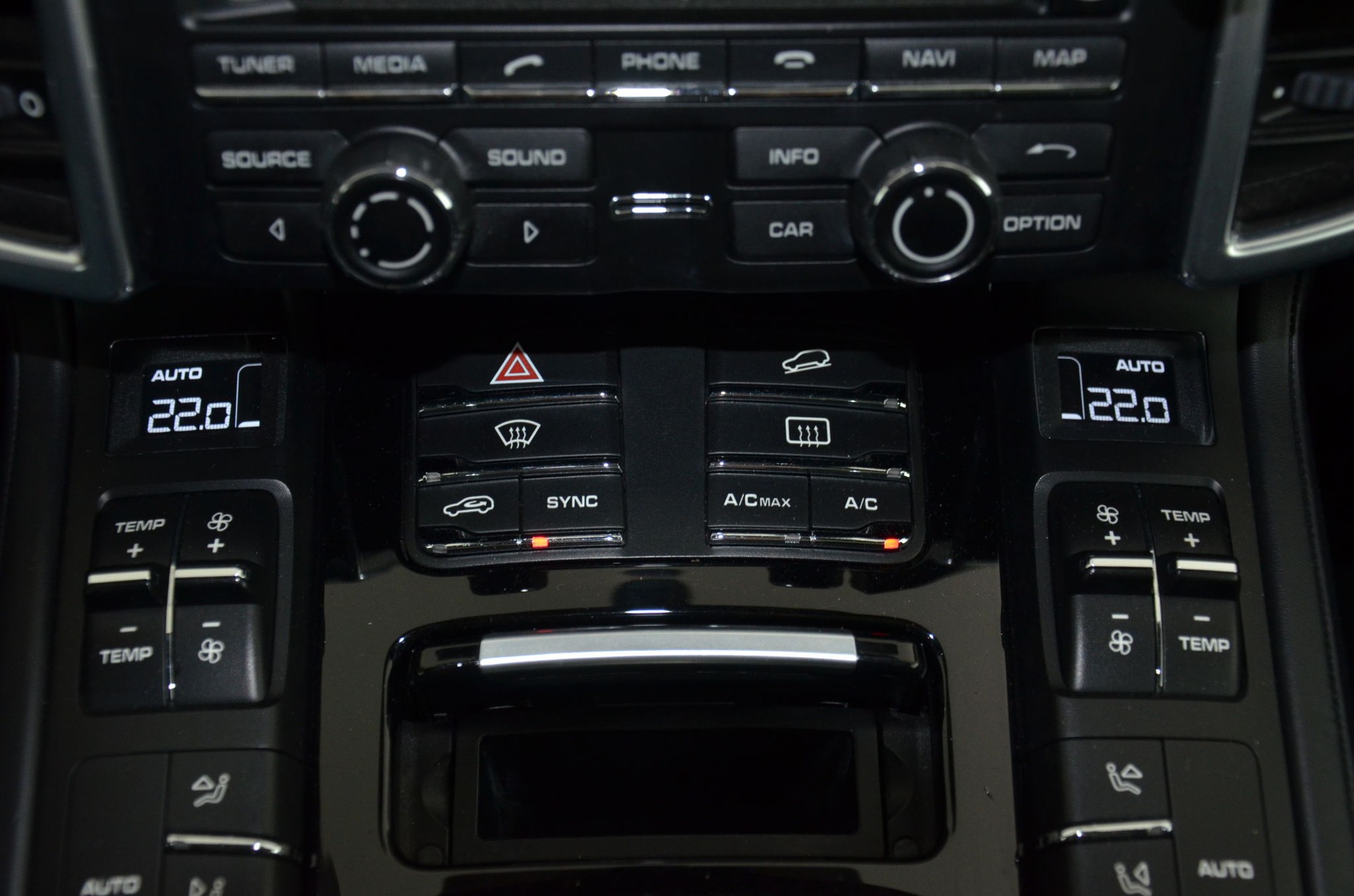 PORSCHE Cayenne S E-Hybrid-image-21