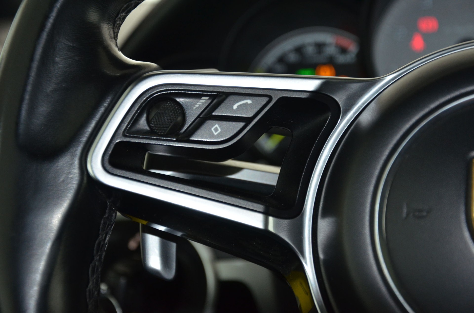 PORSCHE Cayenne S E-Hybrid-image-19
