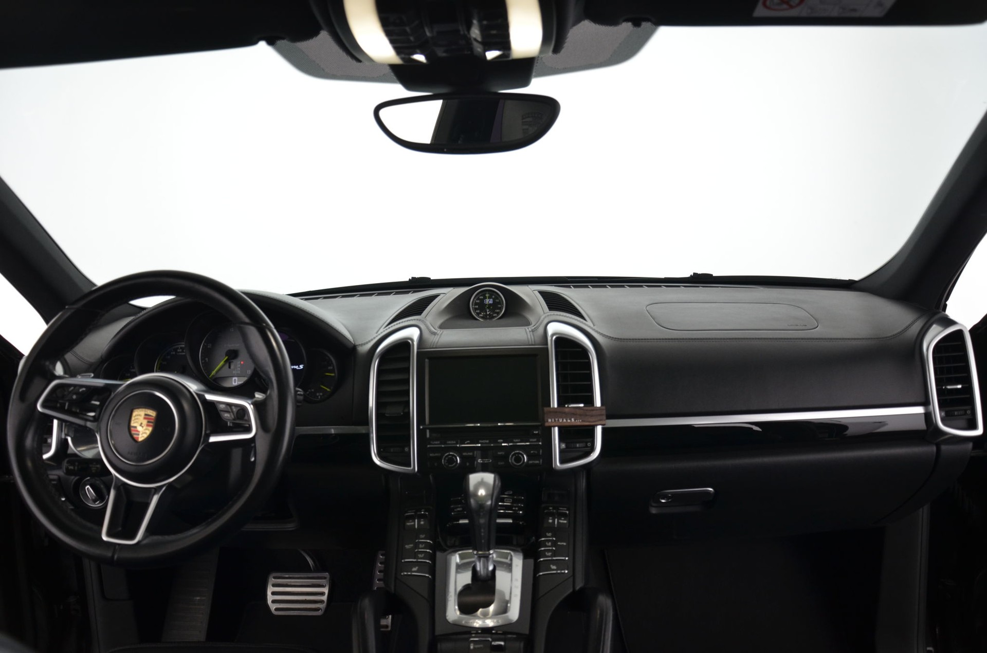 PORSCHE Cayenne S E-Hybrid-image-12