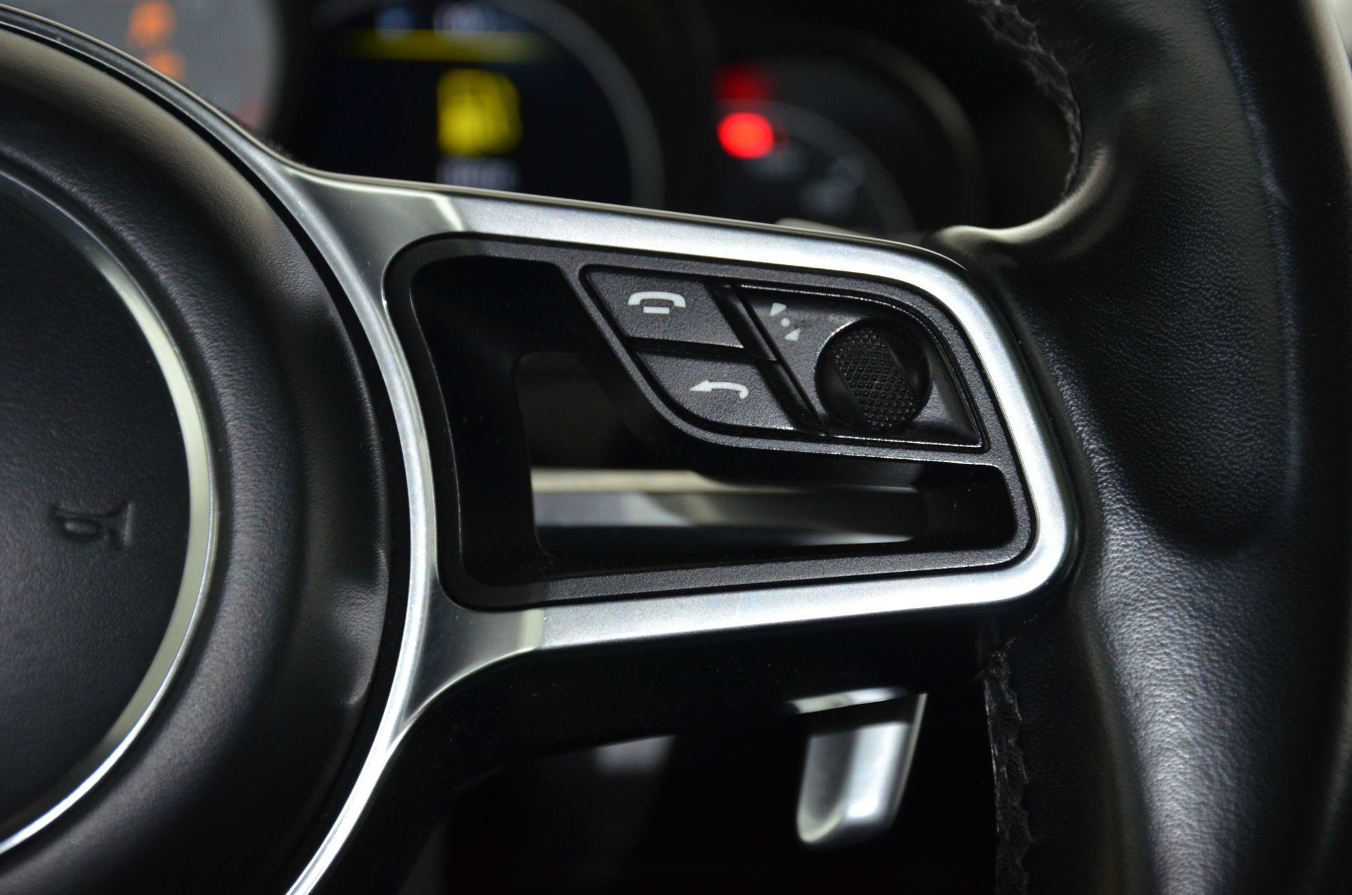PORSCHE Cayenne S E-Hybrid-image-18
