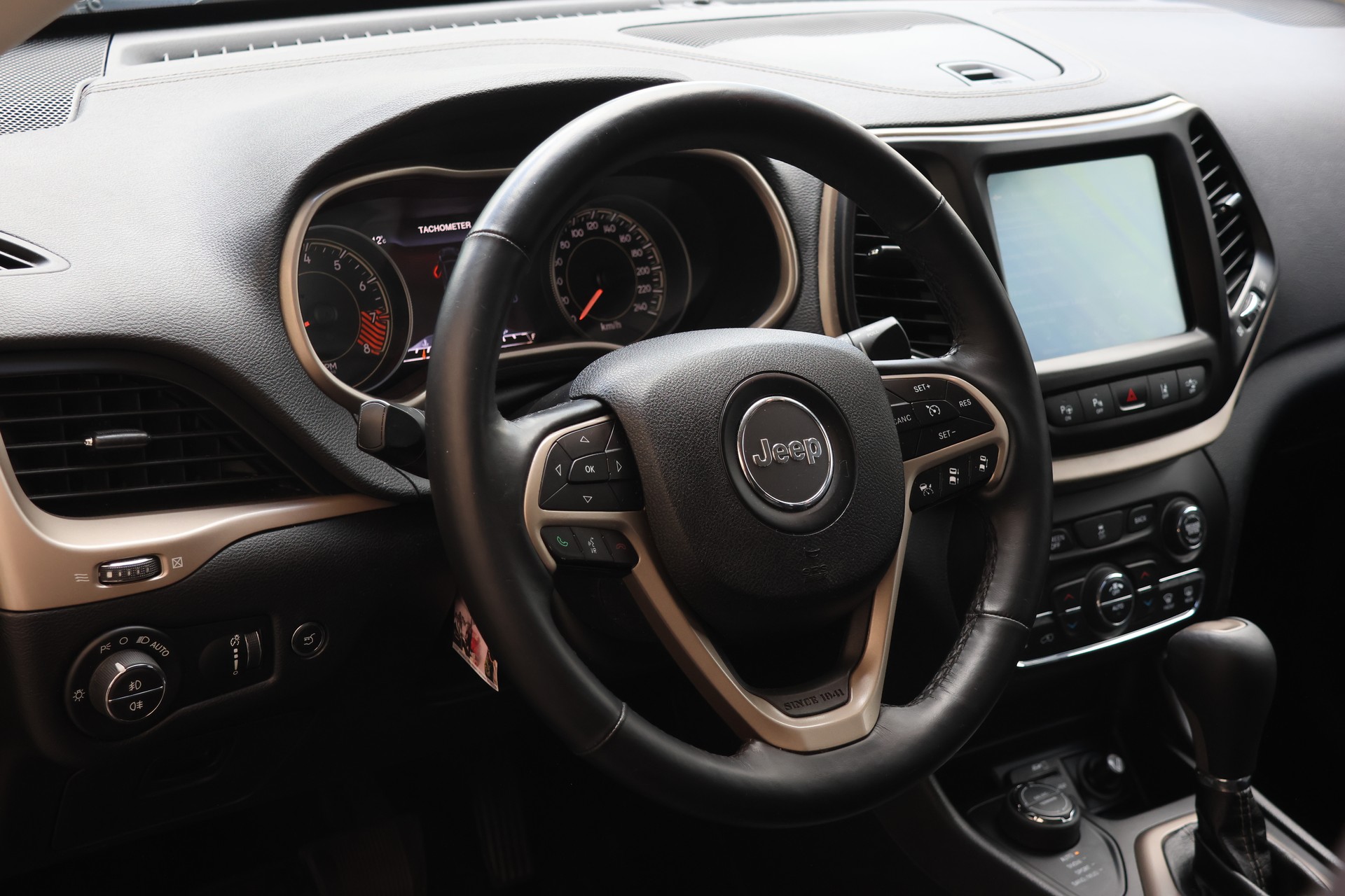 JEEP Cherokee 3.2 Limited AWD 9ATX-image-25