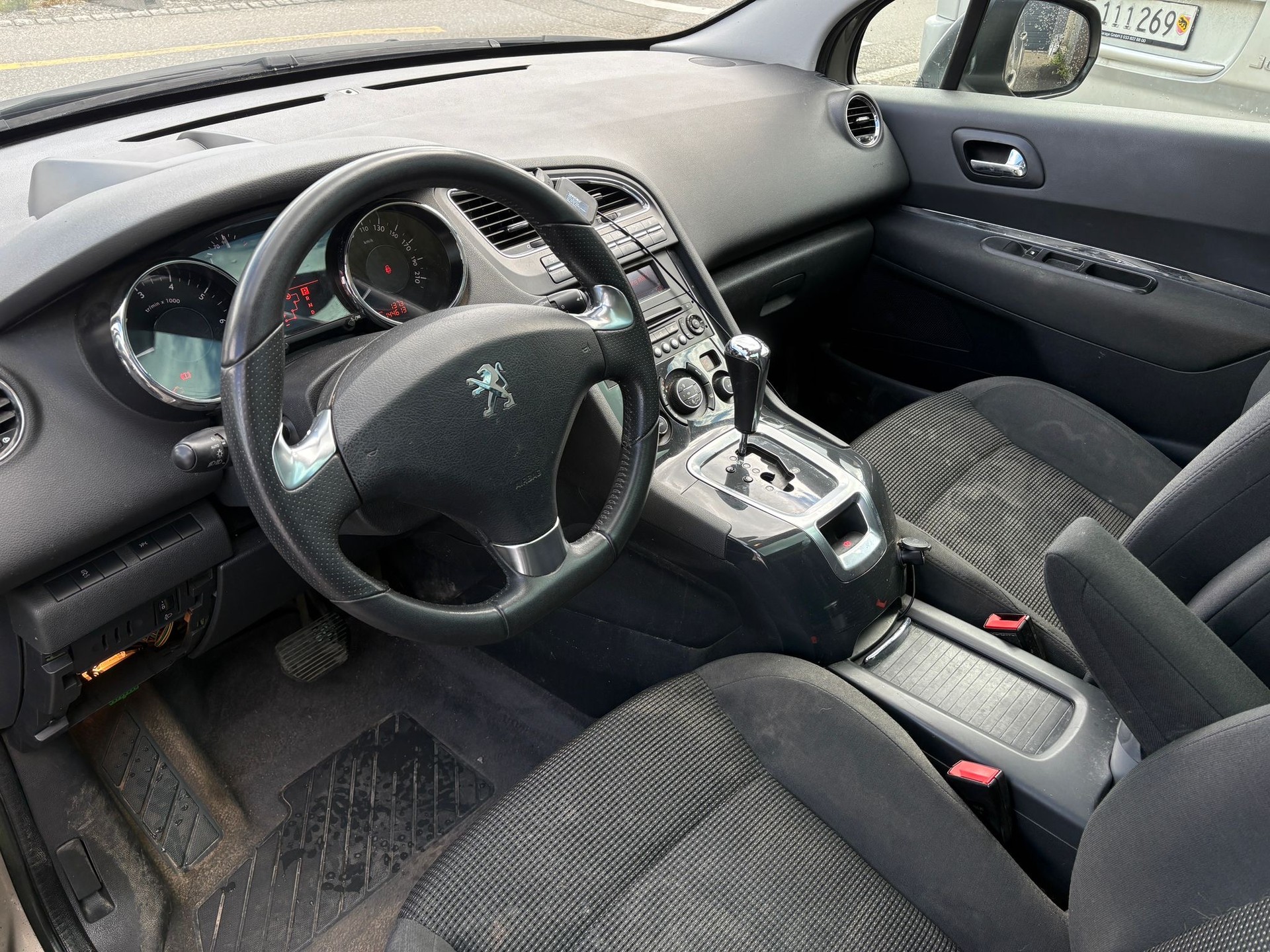 PEUGEOT 5008 1.6 16V T Family Automatic MOTORLAMPE LEUCHTET-image-6