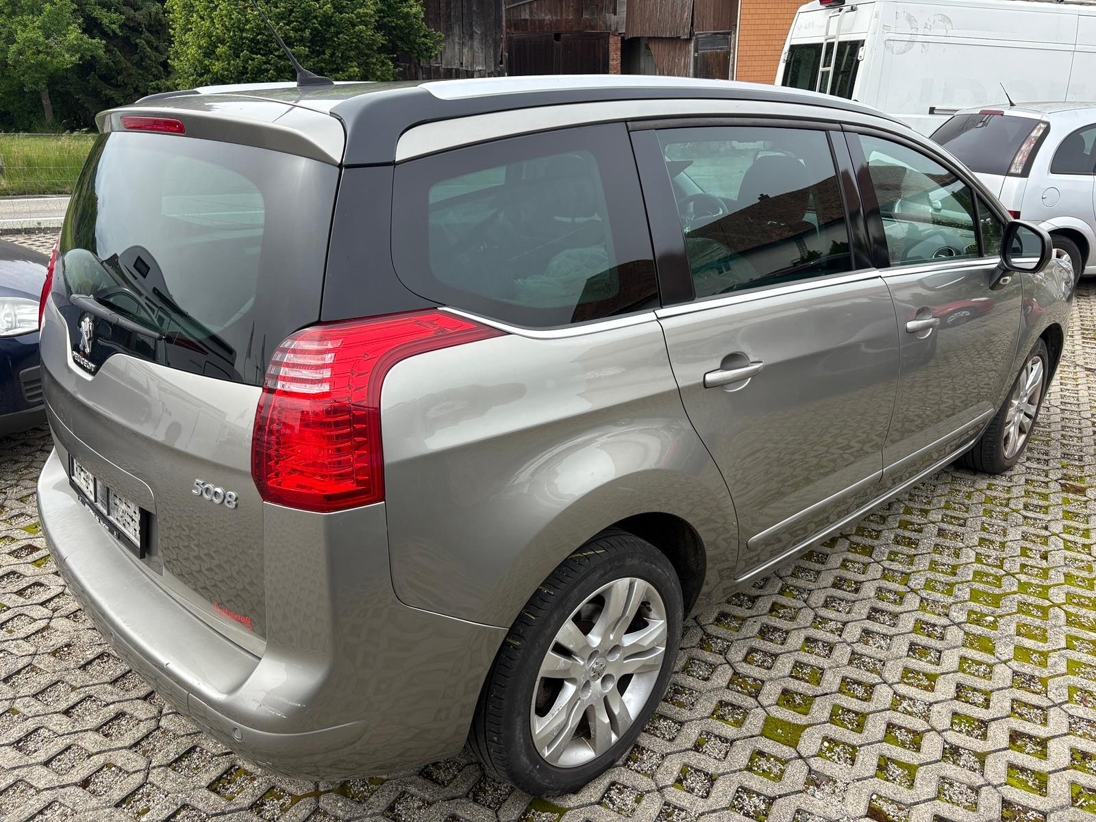 PEUGEOT 5008 1.6 16V T Family Automatic MOTORLAMPE LEUCHTET-image-3