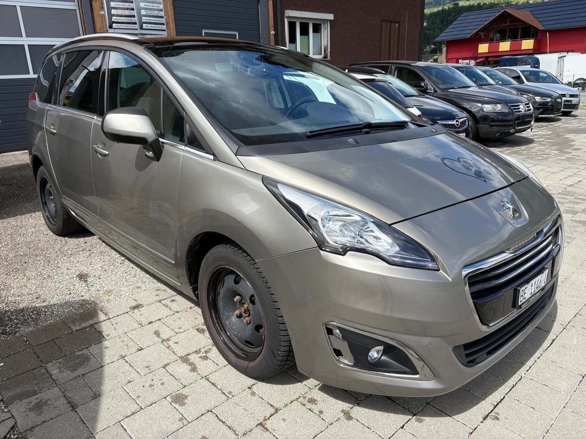 PEUGEOT 5008 1.6 16V T Family Automatic MOTORLAMPE LEUCHTET-image-1