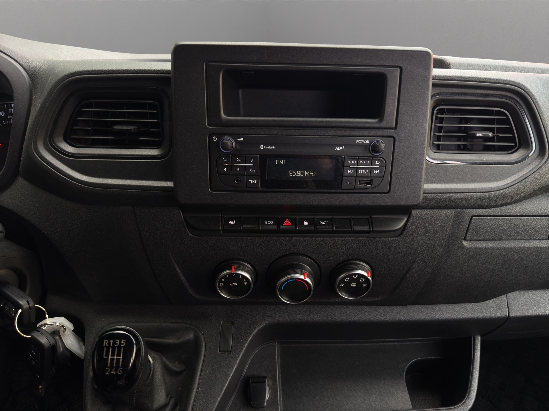 RENAULT Master T35 2.3dCi 135 L3H3-image-10