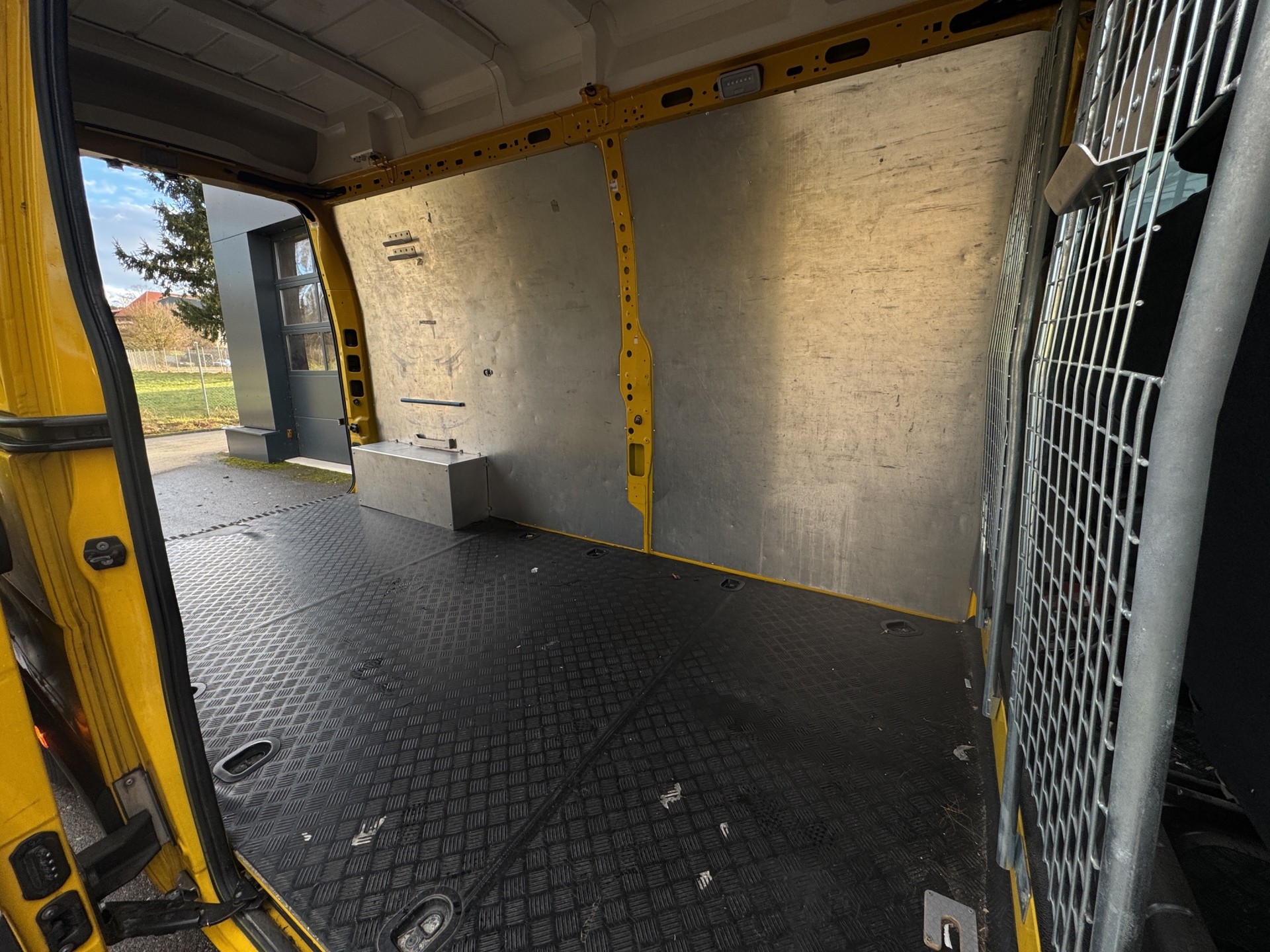 RENAULT Master T35 2.3dCi 135 L3H3-image-12