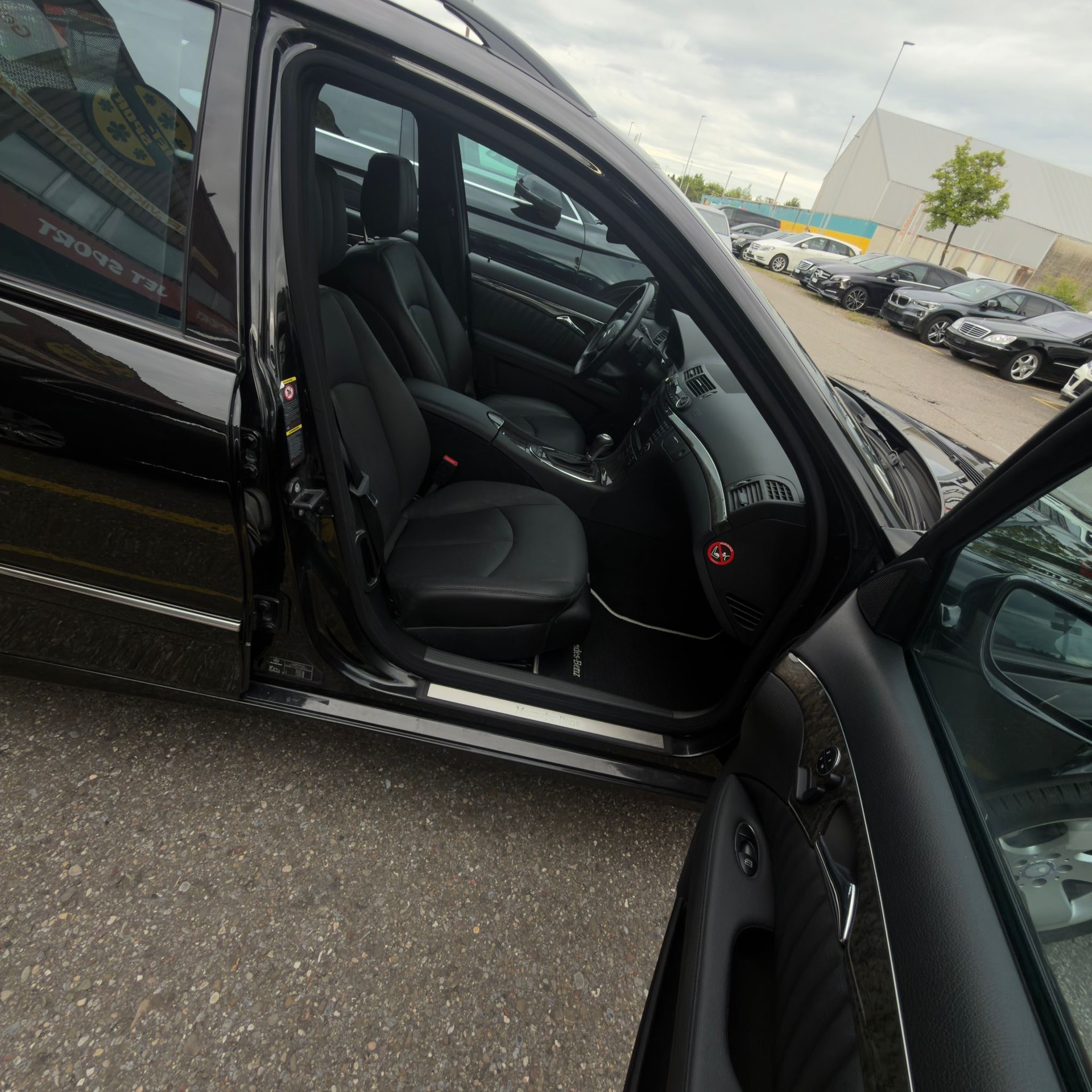 MERCEDES-BENZ E 500 Avantgarde 4Matic Automatic-image-10