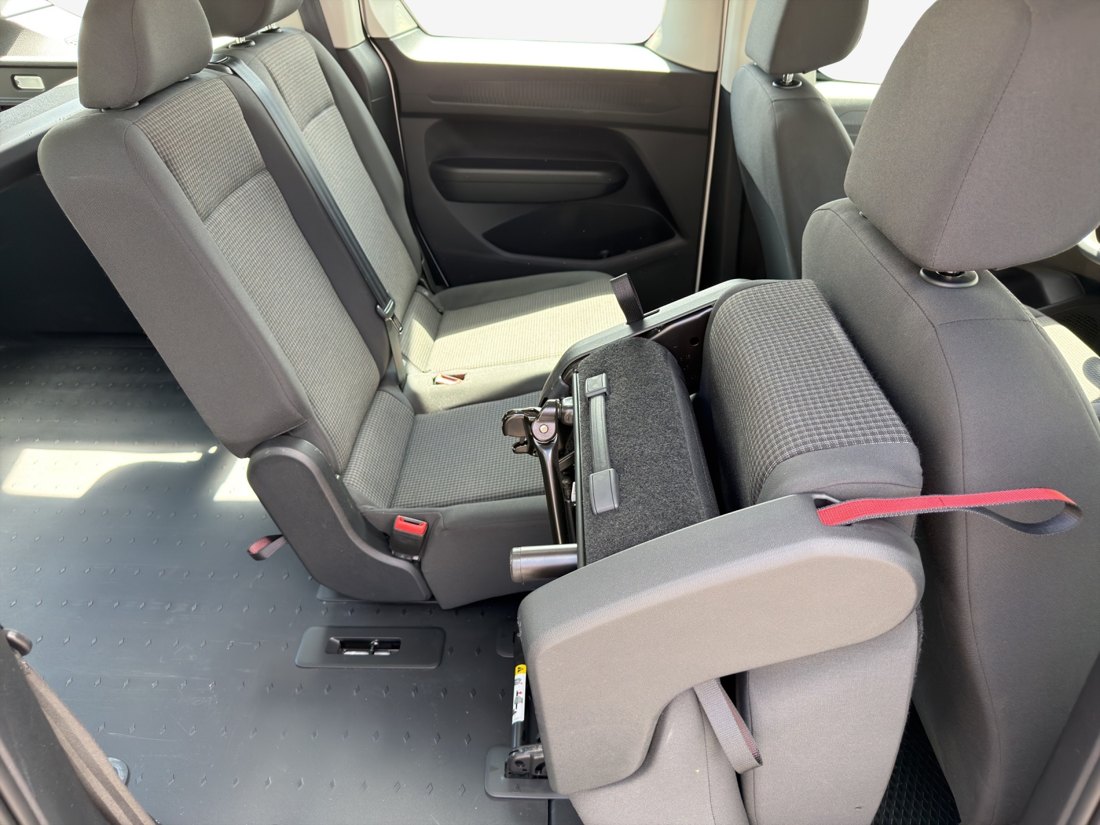 VW Caddy 2.0 TDI 4Motion-image-13