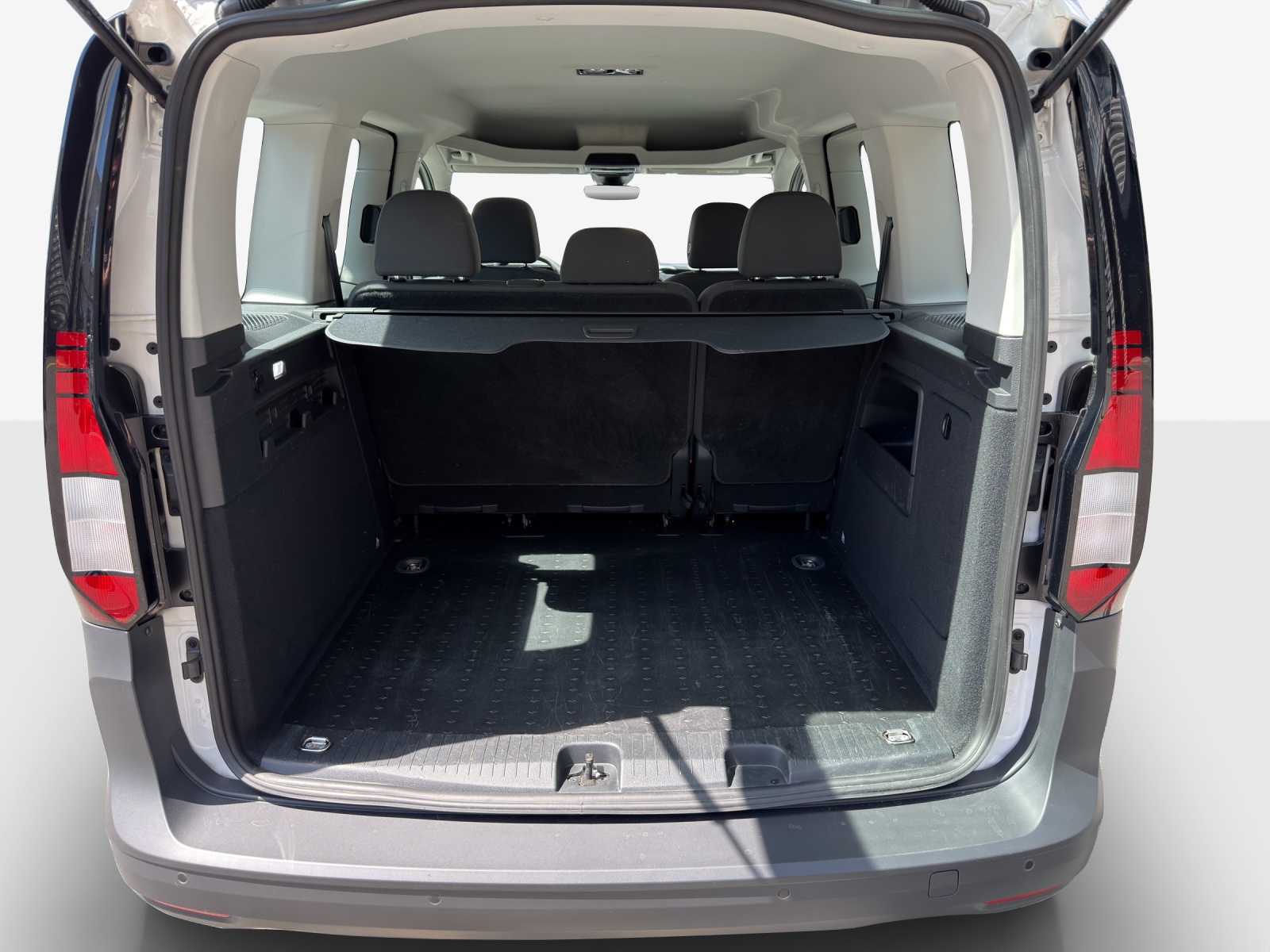 VW Caddy 2.0 TDI 4Motion-image-12