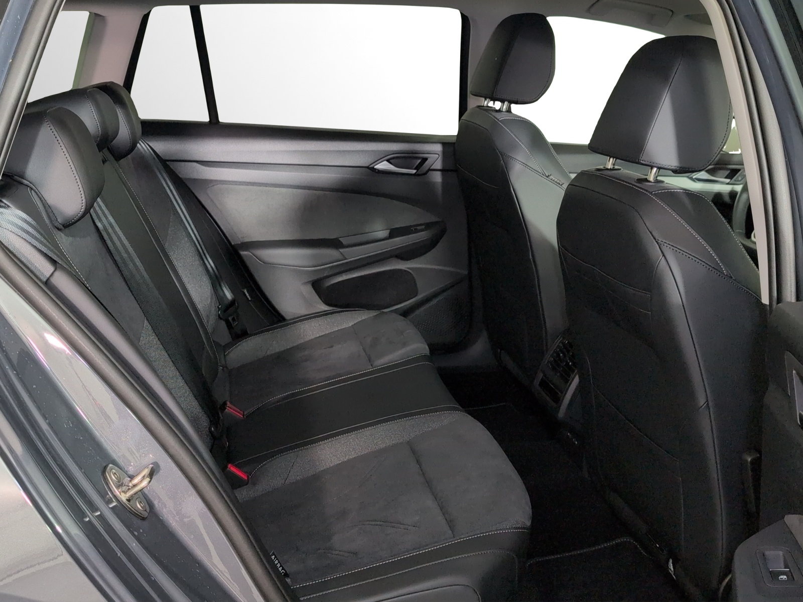VW Golf Variant 1.5 eTSI mHEV Life-image-8
