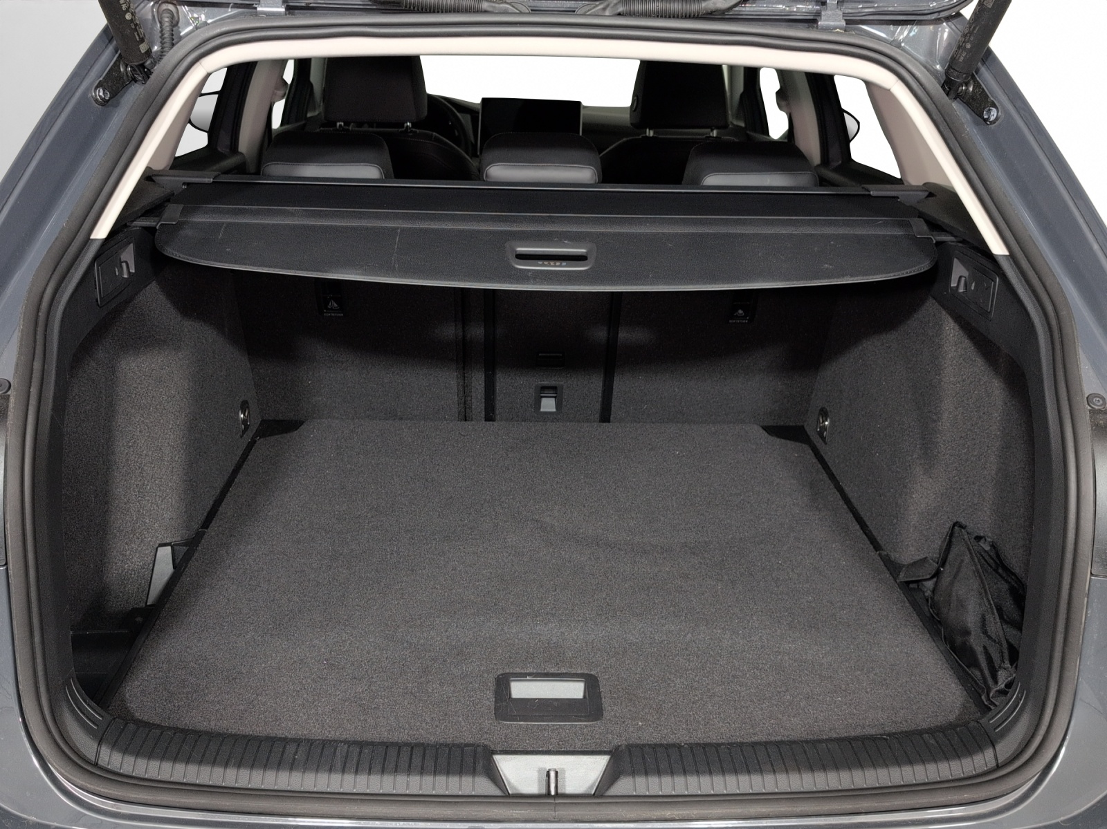 VW Golf Variant 1.5 eTSI mHEV Life DSG-image-14