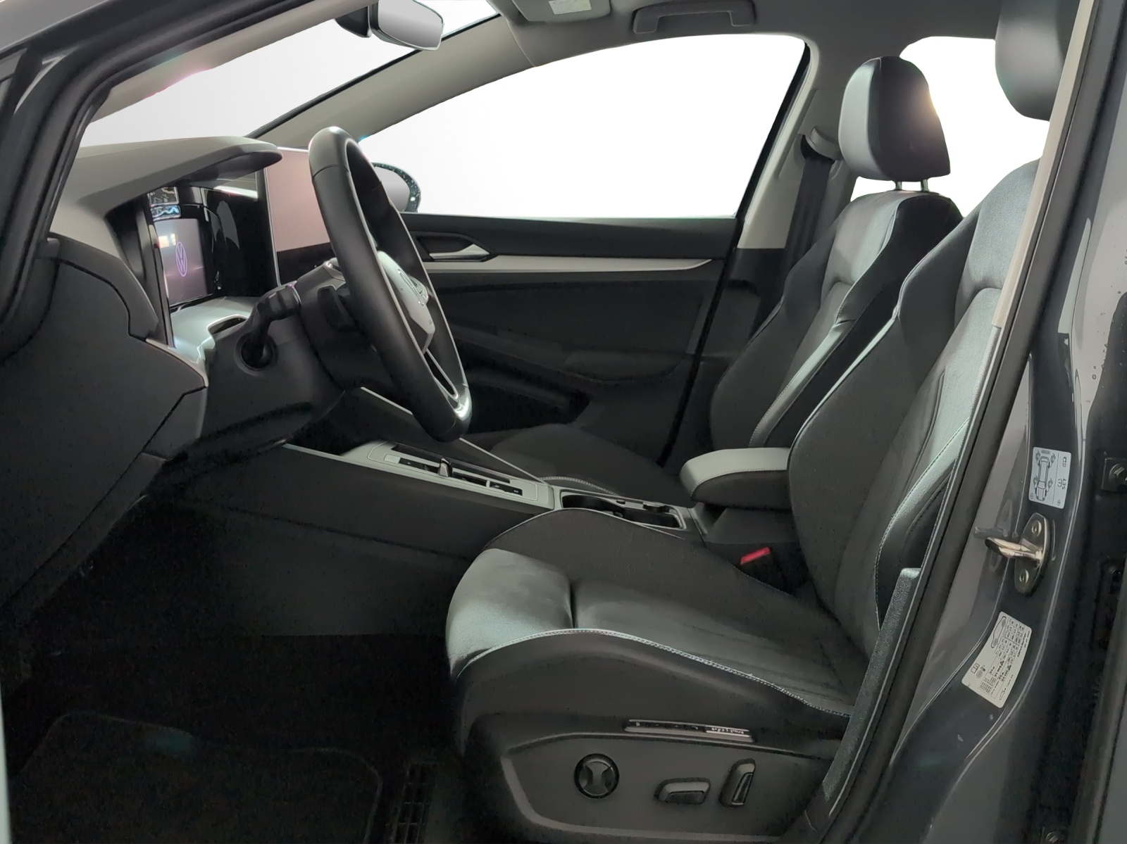 VW Golf Variant 1.5 eTSI mHEV Life DSG-image-5