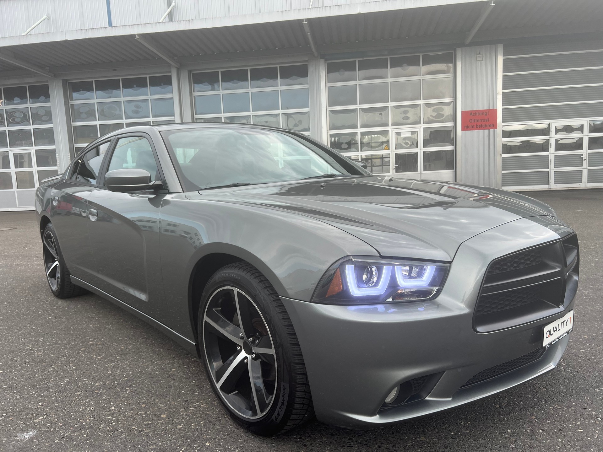 DODGE Charger-showroom-element-1