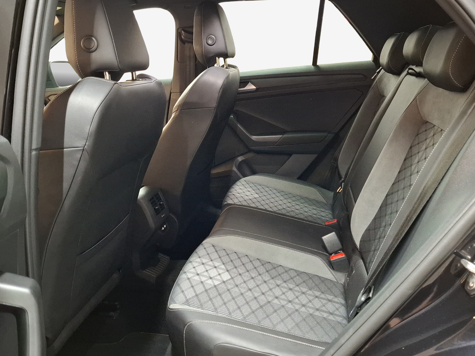 VW T-Roc 1.5 TSI EVO R-Line DSG-image-11