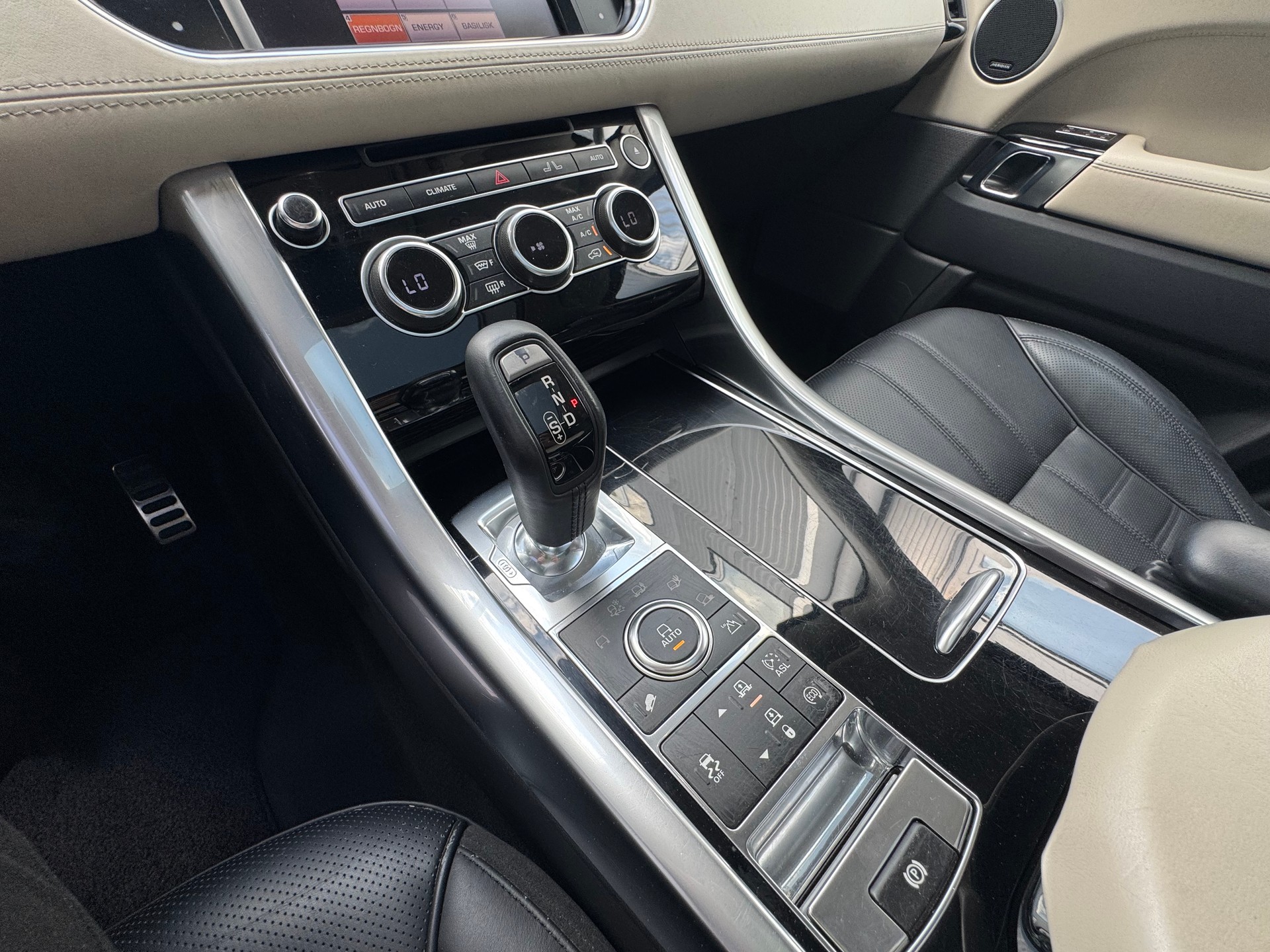 LAND ROVER Range Rover Sport 3.0 SDV6 Autobiography Automatic-image-16