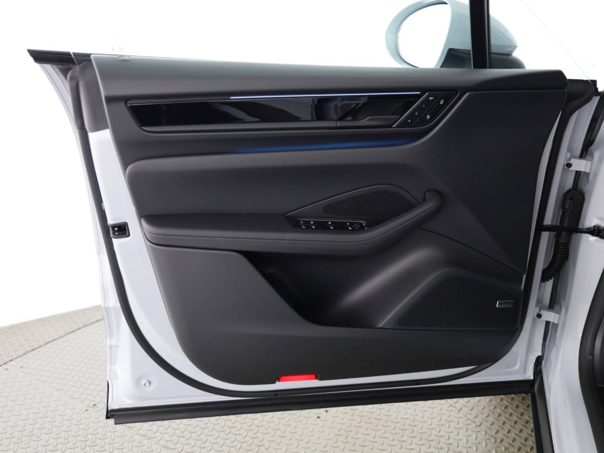PORSCHE Macan 4-image-12