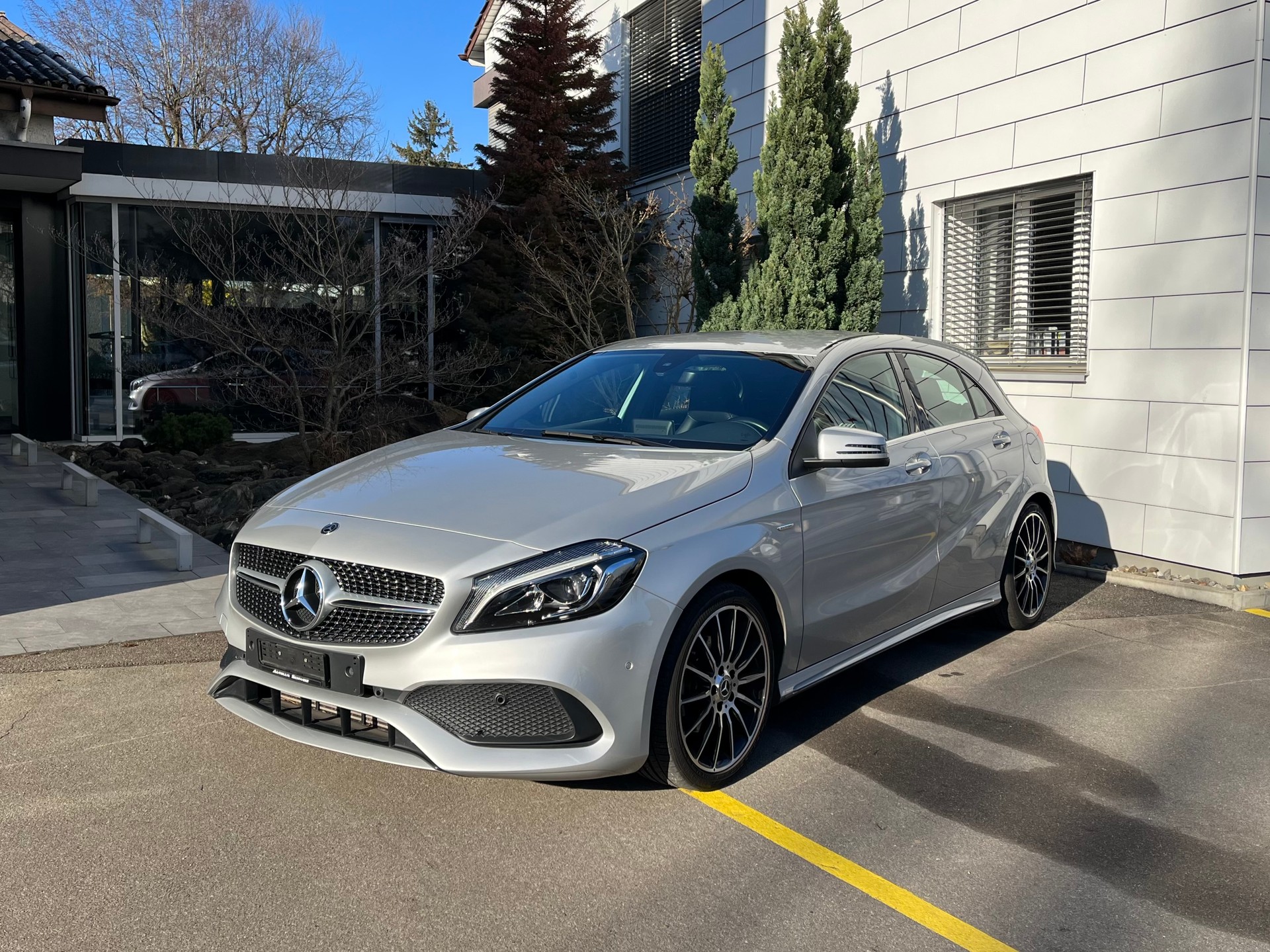 MERCEDES-BENZ A 180 CDI AMG Line 7G-DCT *Top-Zustand*-image-1