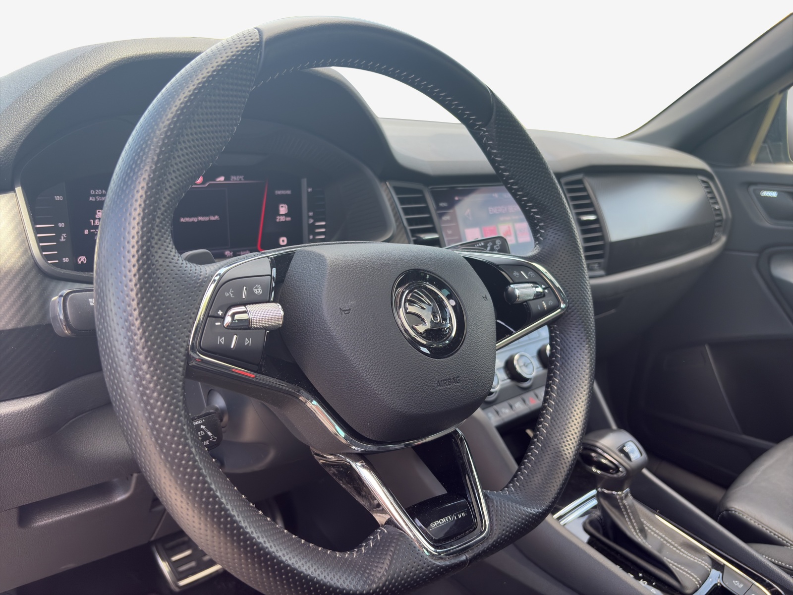 SKODA Kodiaq 2.0 TSI 4x4 Sport Line-image-9