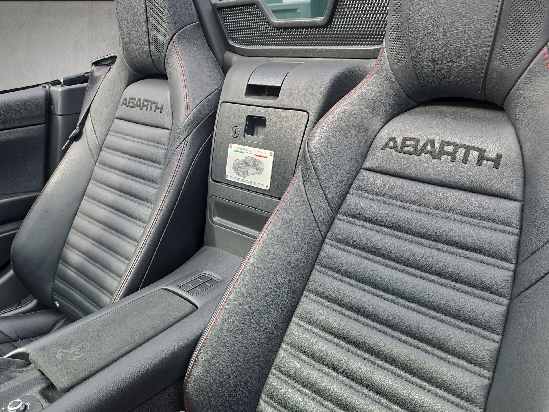 FIAT 124 Abarth Spider 1.4 MultiAir-image-9