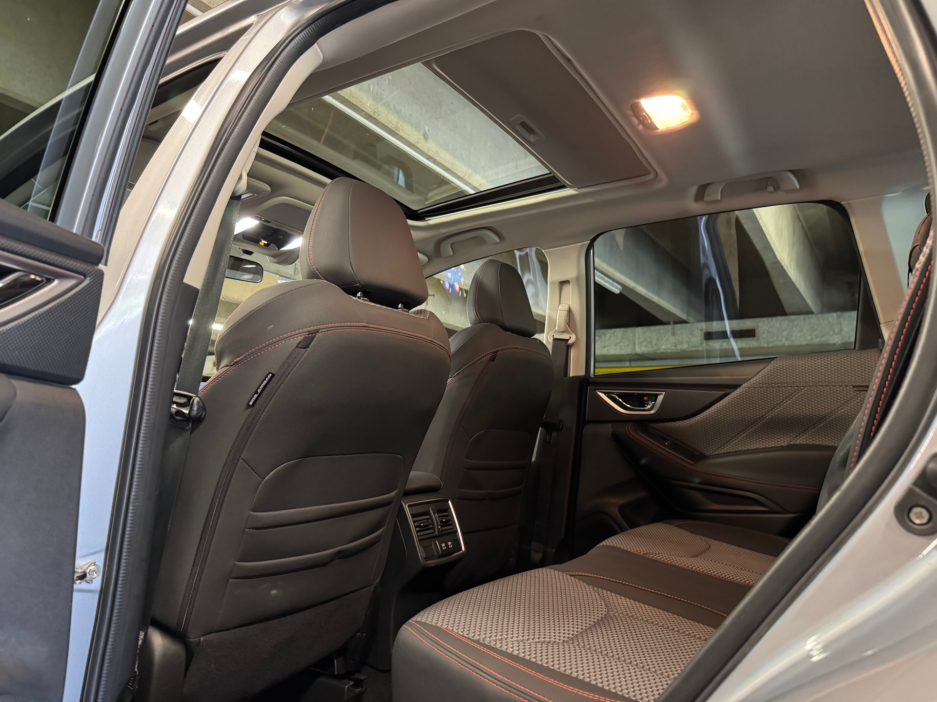 SUBARU Forester 2.0i e-Boxer Sport Lineartronic-image-17