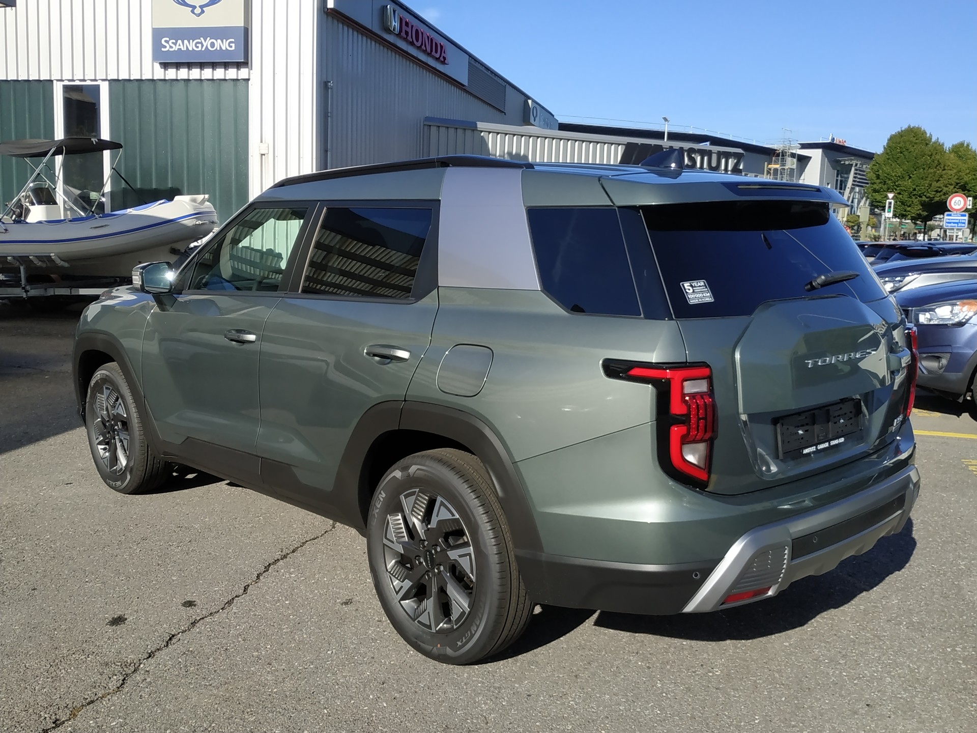 KGM-SsangYong Torres 1.5 TGDI Hybrid Platinum AT-image-3