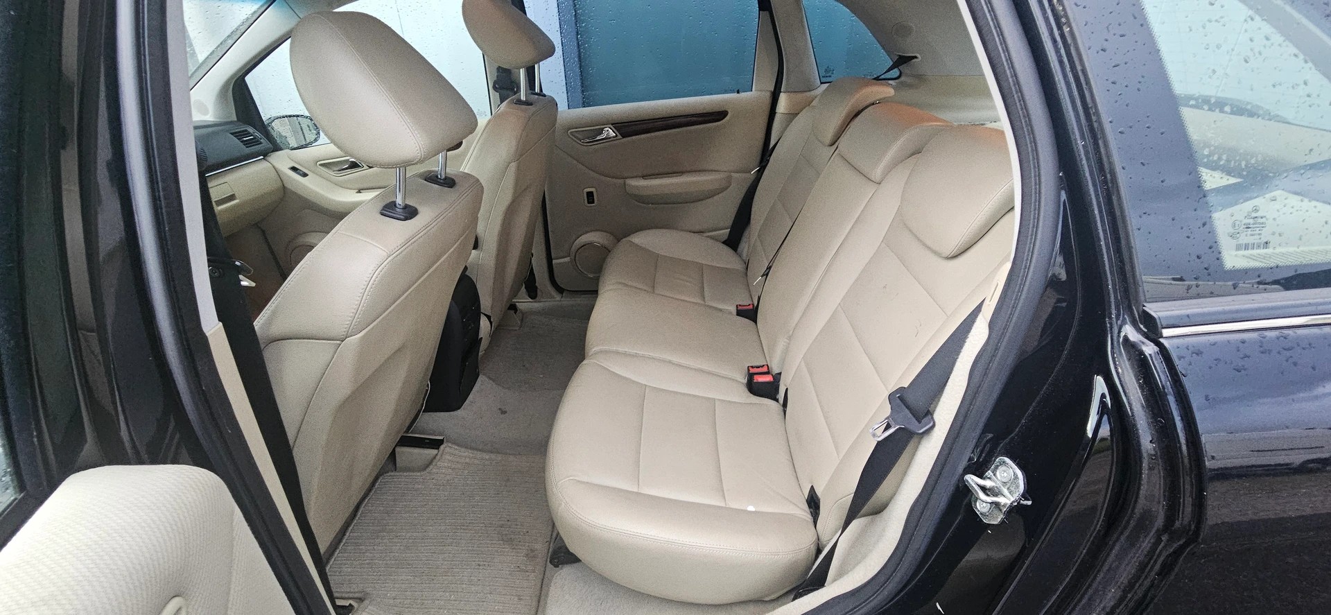 MERCEDES-BENZ B 200-image-9
