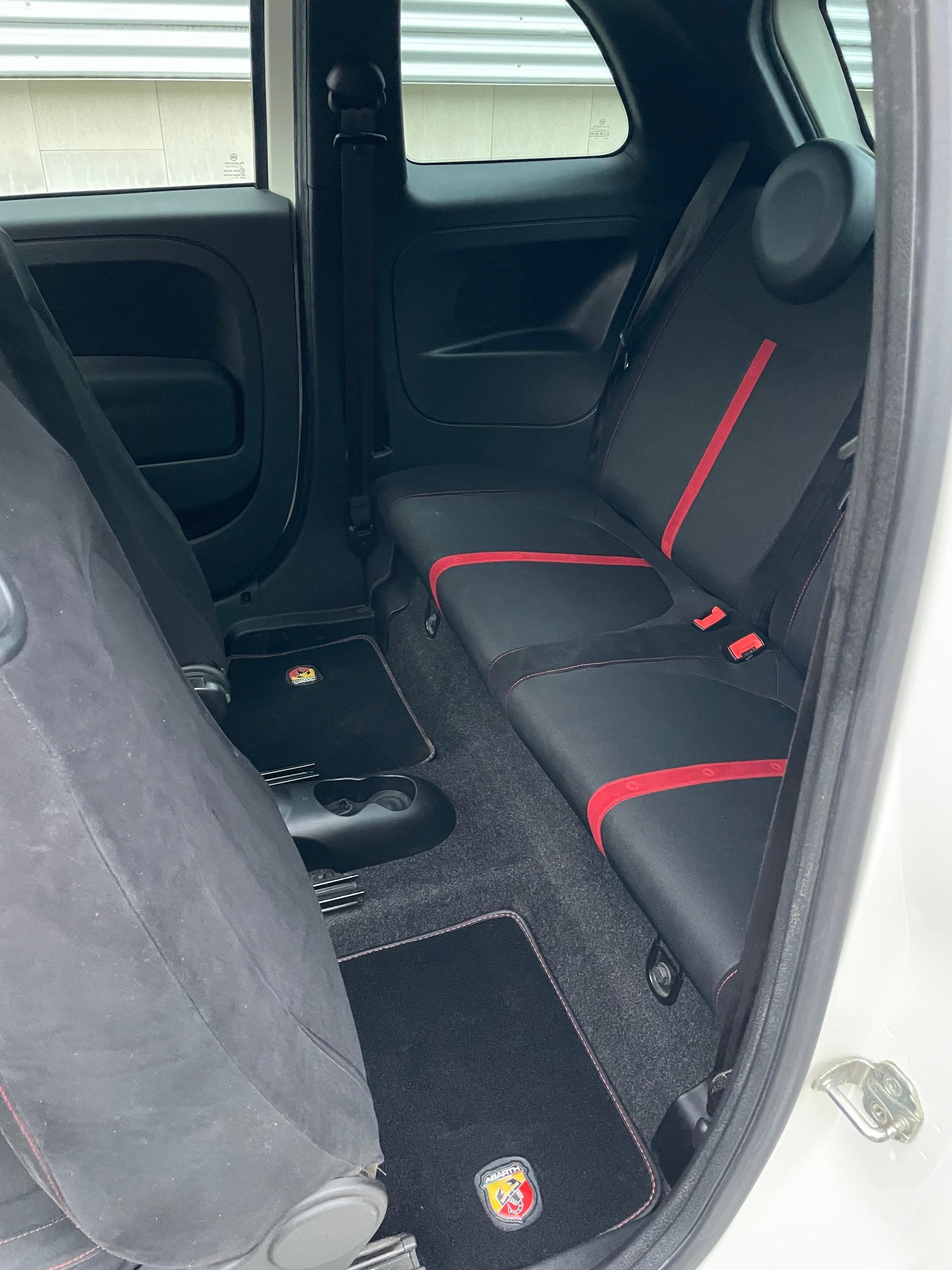 FIAT 500 1.4 16V Turbo Abarth-image-13
