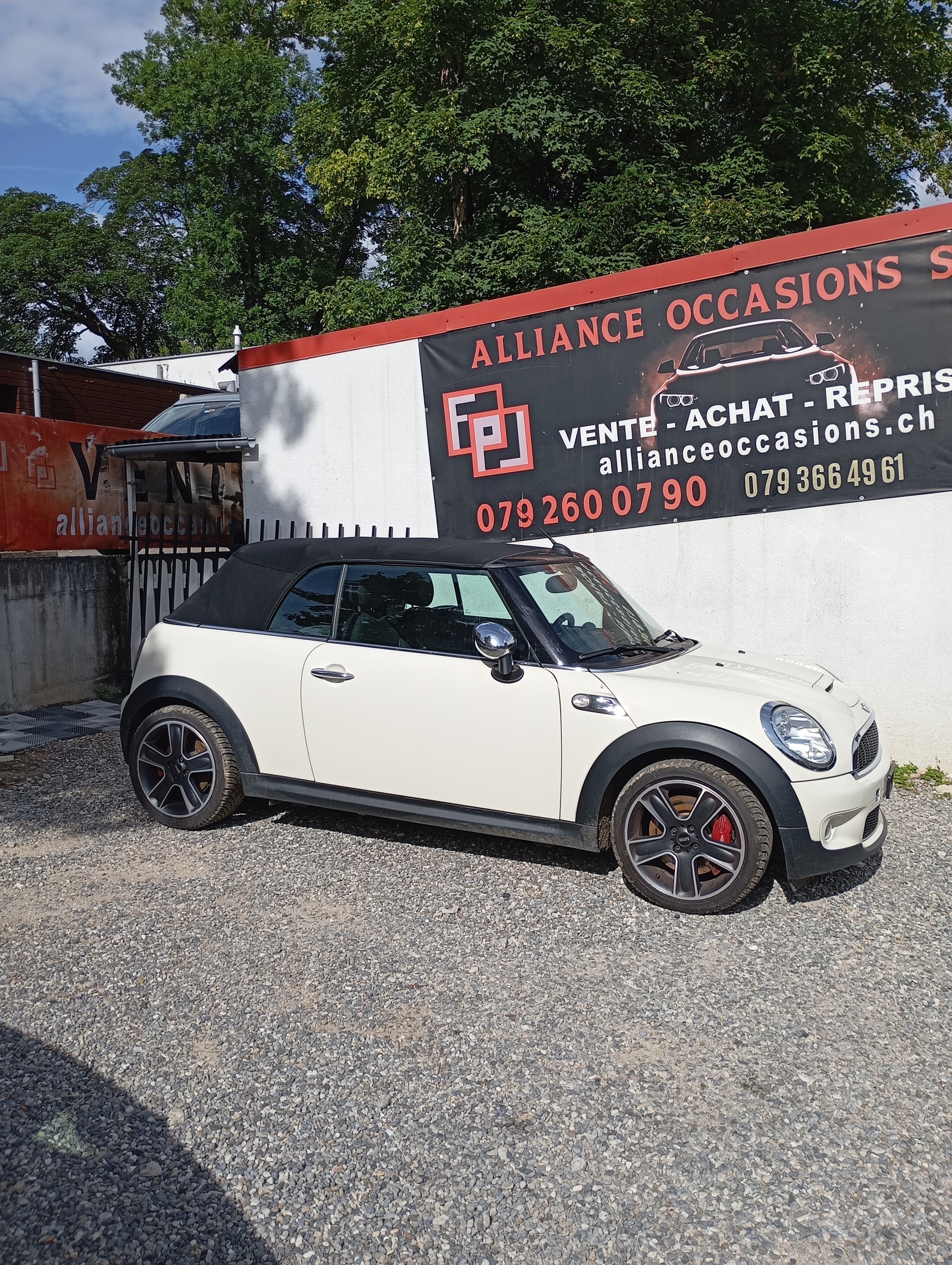 MINI Cooper John Cooper Works Cabriolet-image-2