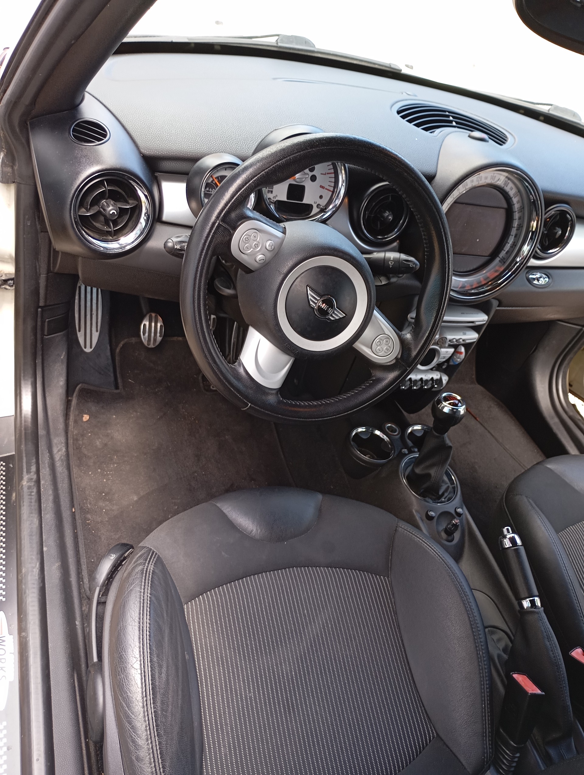 MINI Cooper John Cooper Works Cabriolet-image-10