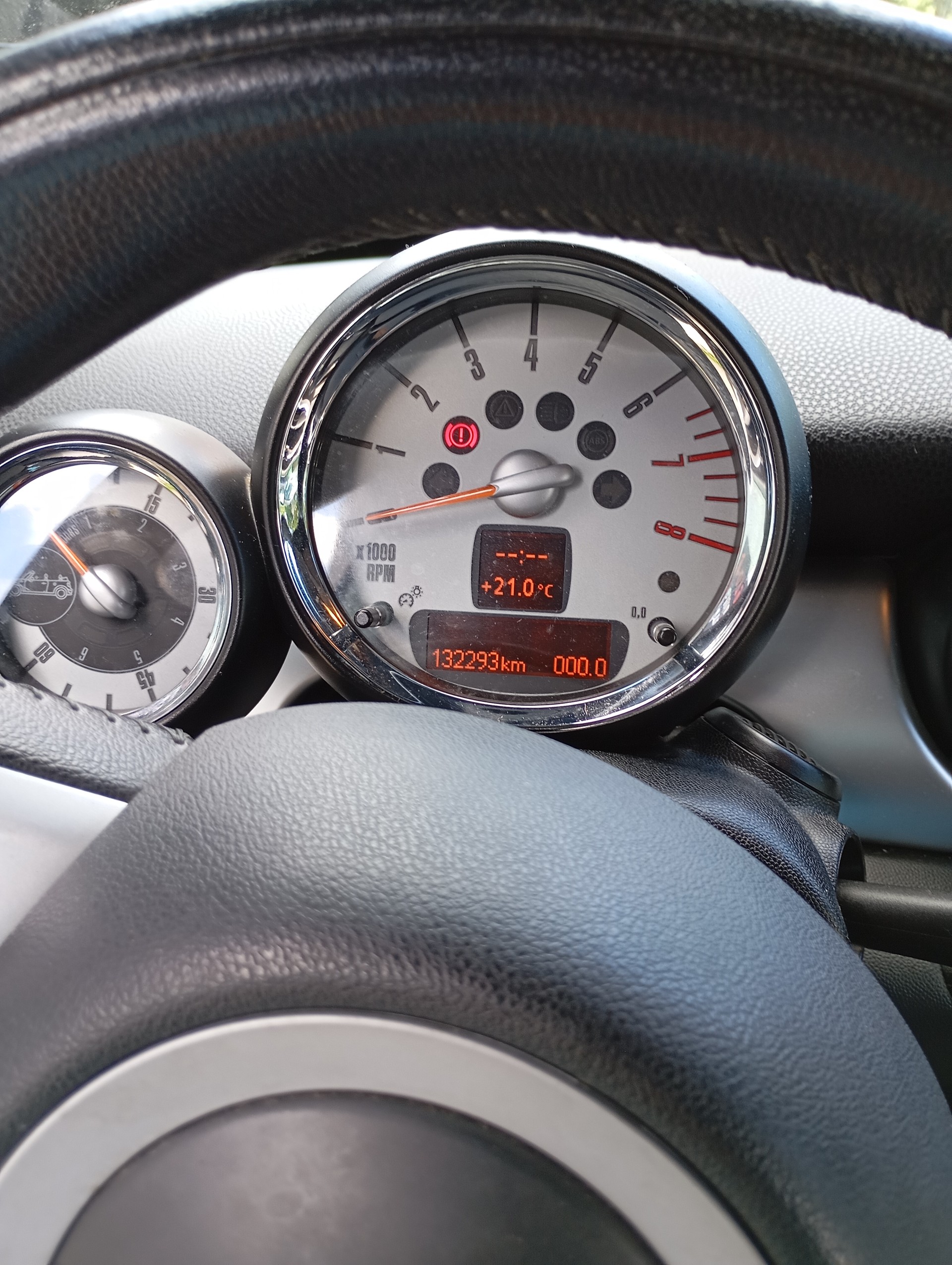 MINI Cooper John Cooper Works Cabriolet-image-9