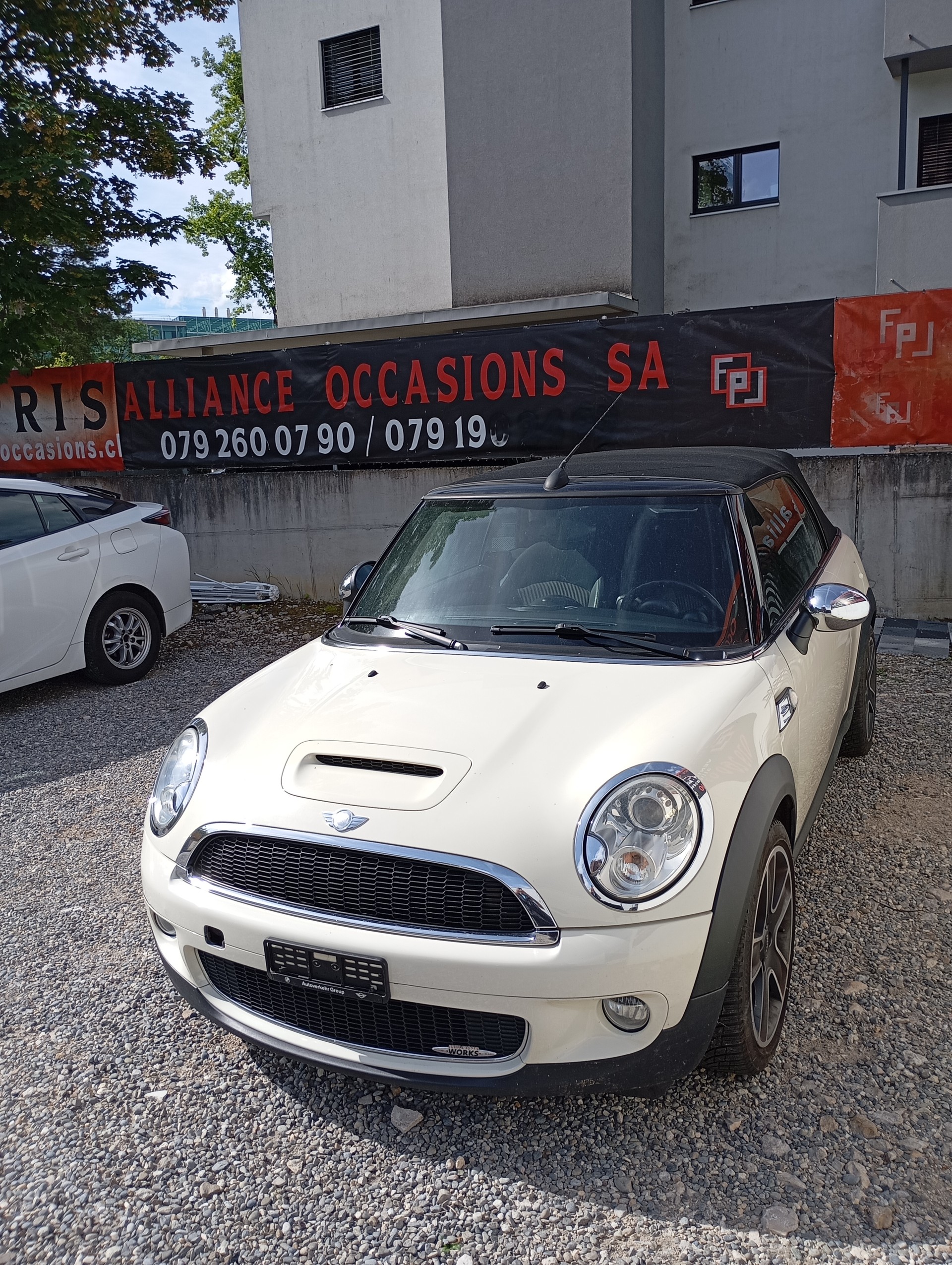 MINI Cooper John Cooper Works Cabriolet-image-0