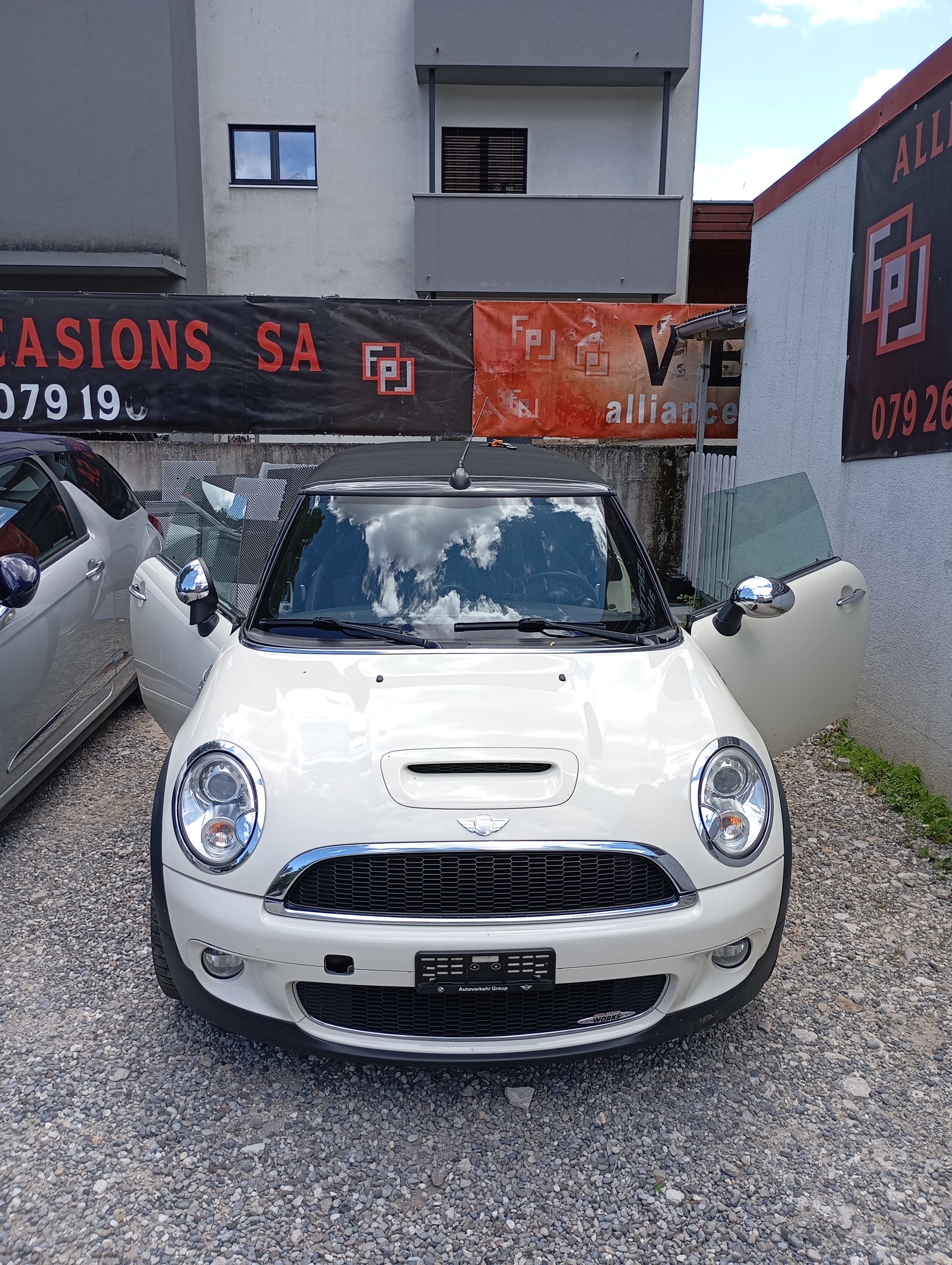MINI Cooper John Cooper Works Cabriolet-image-3