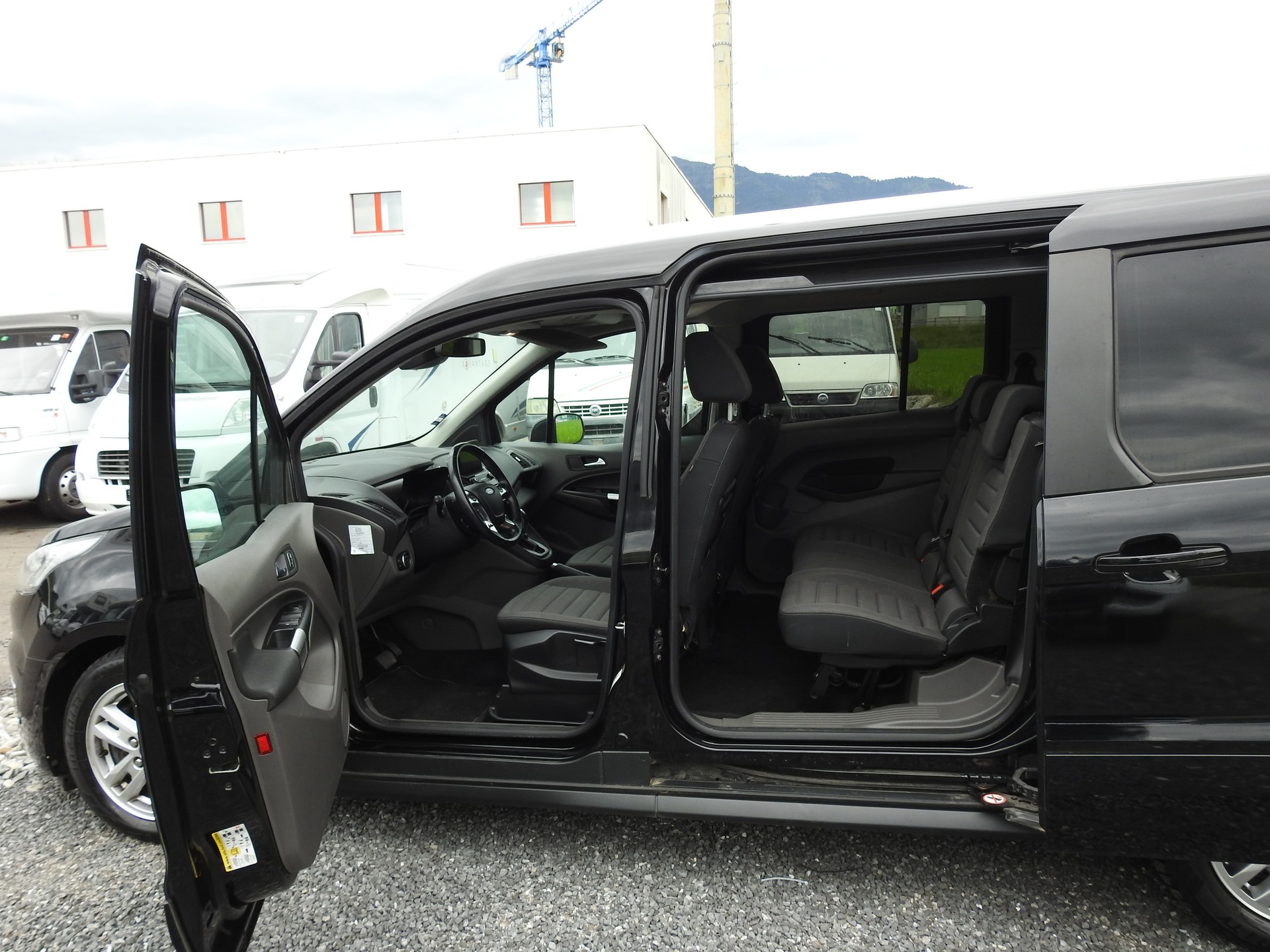 FORD Grand Tourneo Connect 1.5 EcoBlue Titanium Automat-image-17