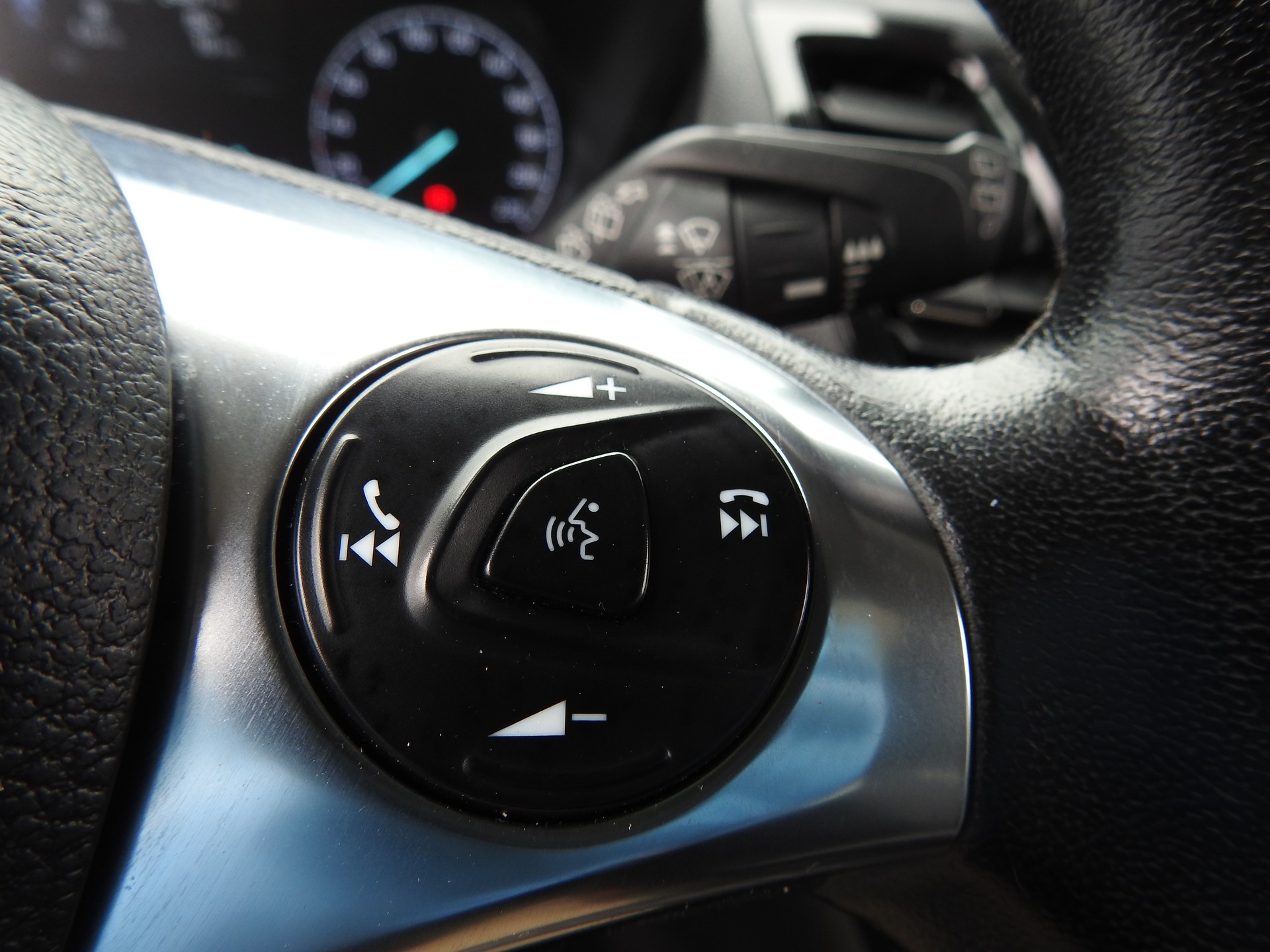 FORD Grand Tourneo Connect 1.5 EcoBlue Titanium Automat-image-28