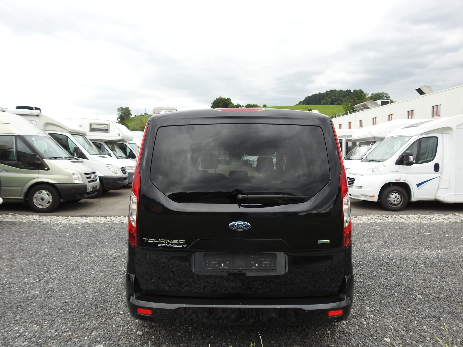 FORD Grand Tourneo Connect 1.5 EcoBlue Titanium Automat-image-5