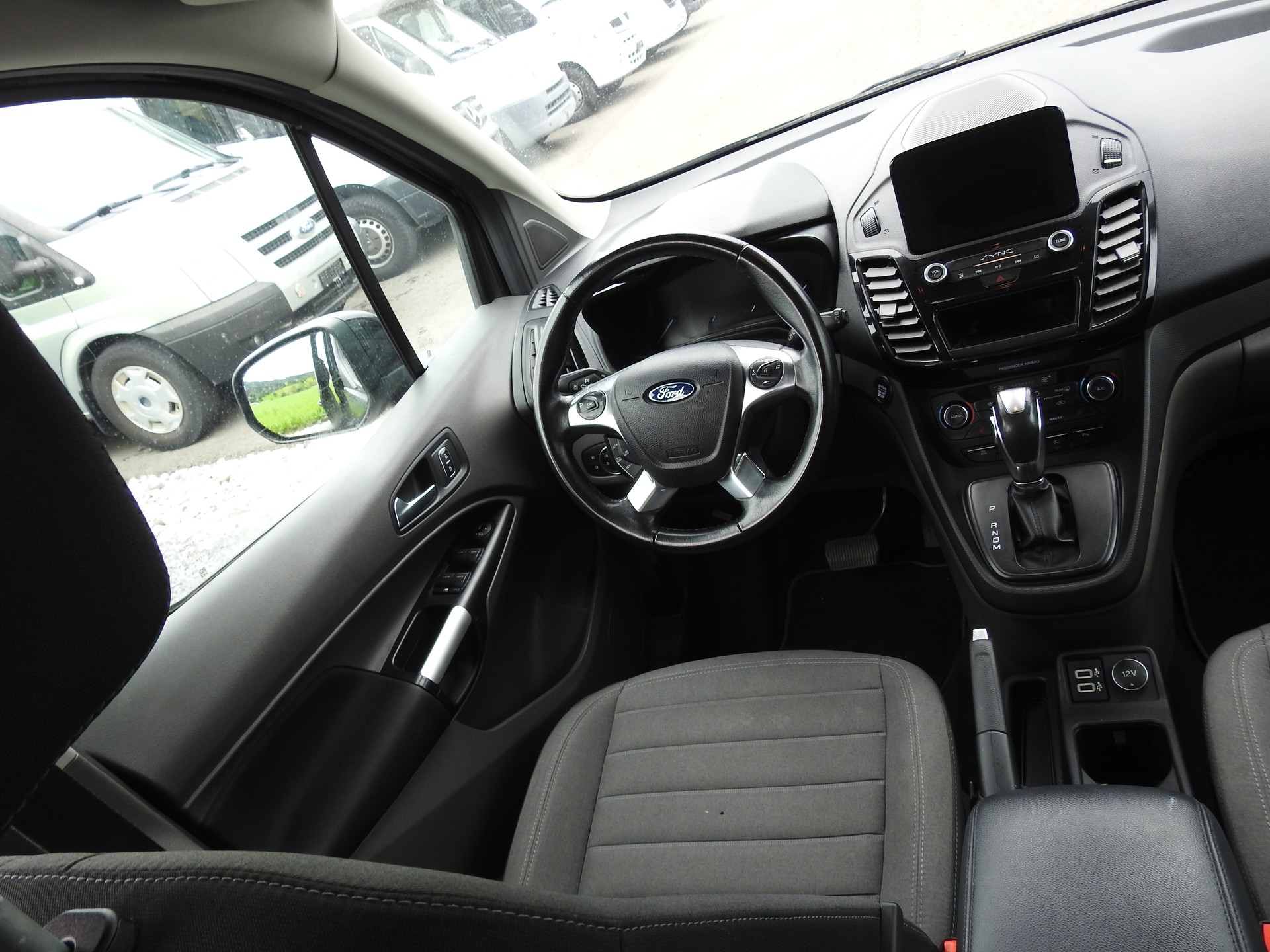 FORD Grand Tourneo Connect 1.5 EcoBlue Titanium Automat-image-22