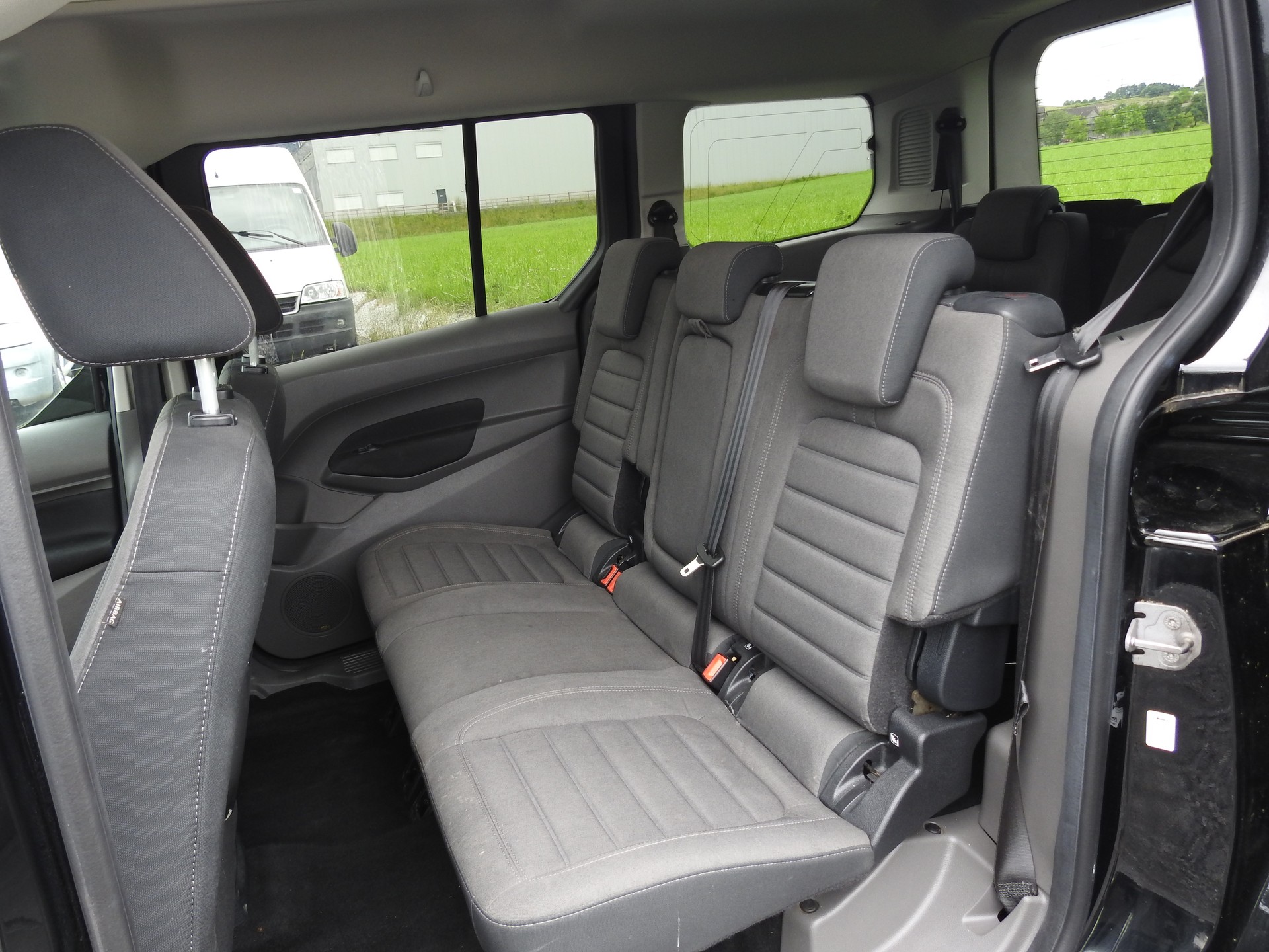FORD Grand Tourneo Connect 1.5 EcoBlue Titanium Automat-image-15