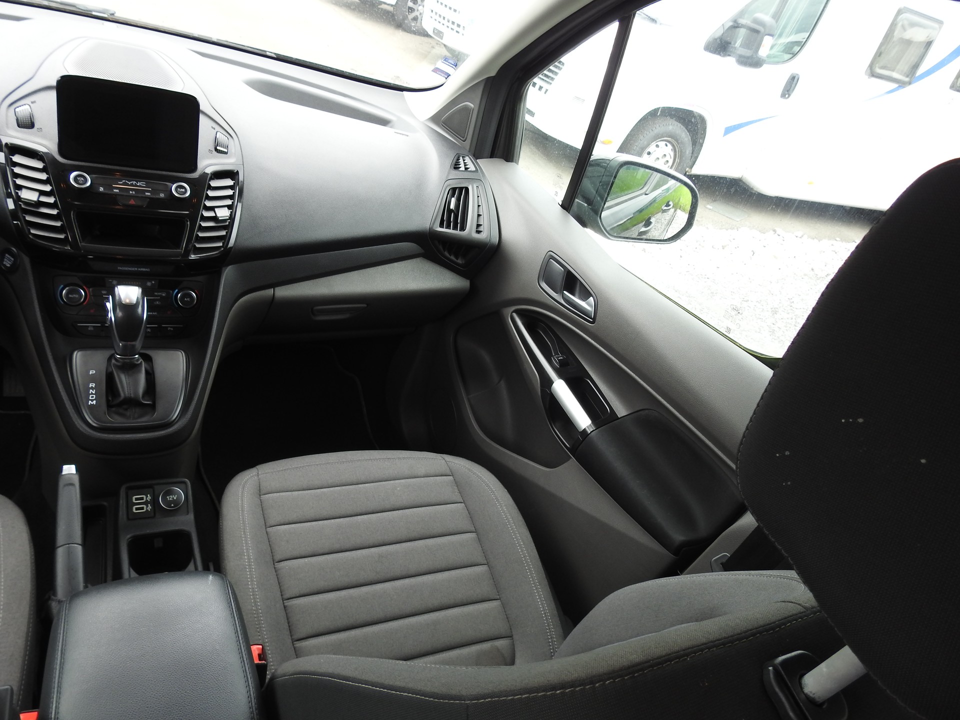 FORD Grand Tourneo Connect 1.5 EcoBlue Titanium Automat-image-21