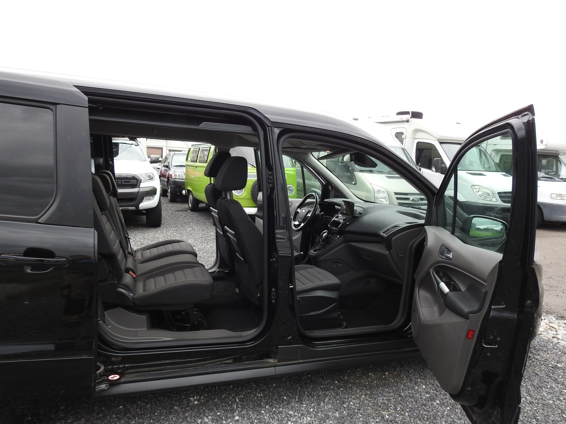 FORD Grand Tourneo Connect 1.5 EcoBlue Titanium Automat-image-18
