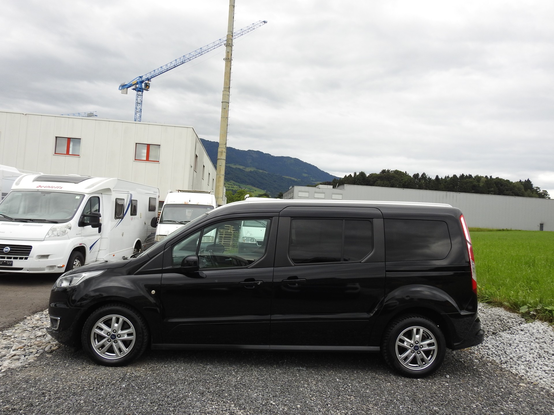 FORD Grand Tourneo Connect 1.5 EcoBlue Titanium Automat-image-3