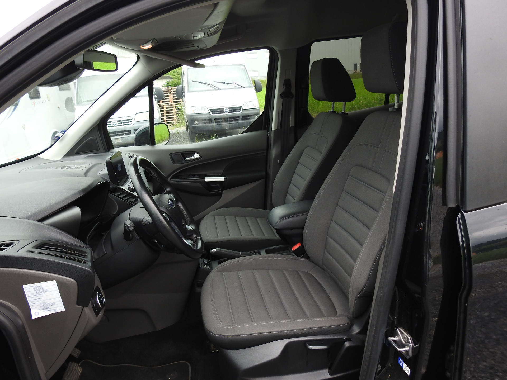 FORD Grand Tourneo Connect 1.5 EcoBlue Titanium Automat-image-14