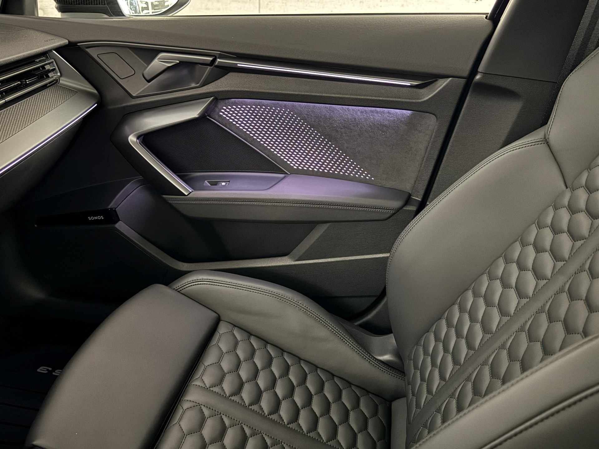 AUDI RS3 Sportback 2.5 TSI quattro S-tronic-image-13