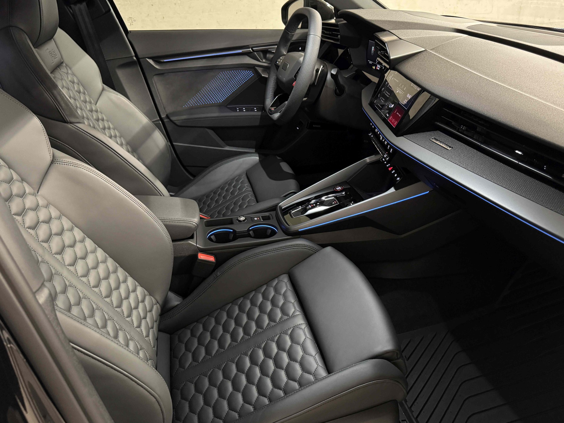 AUDI RS3 Sportback 2.5 TSI quattro S-tronic-image-12