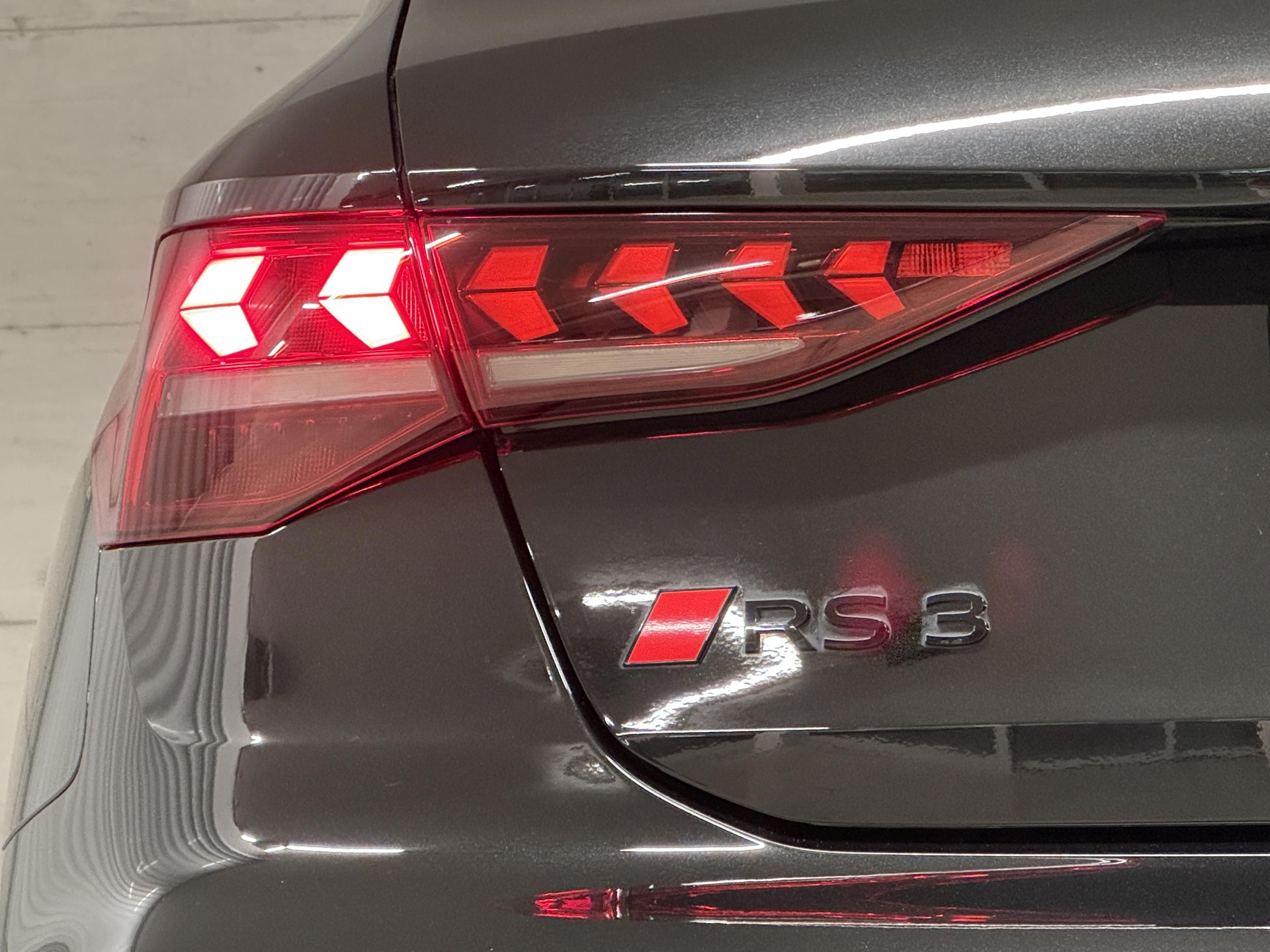 AUDI RS3 Sportback 2.5 TSI quattro S-tronic-image-4