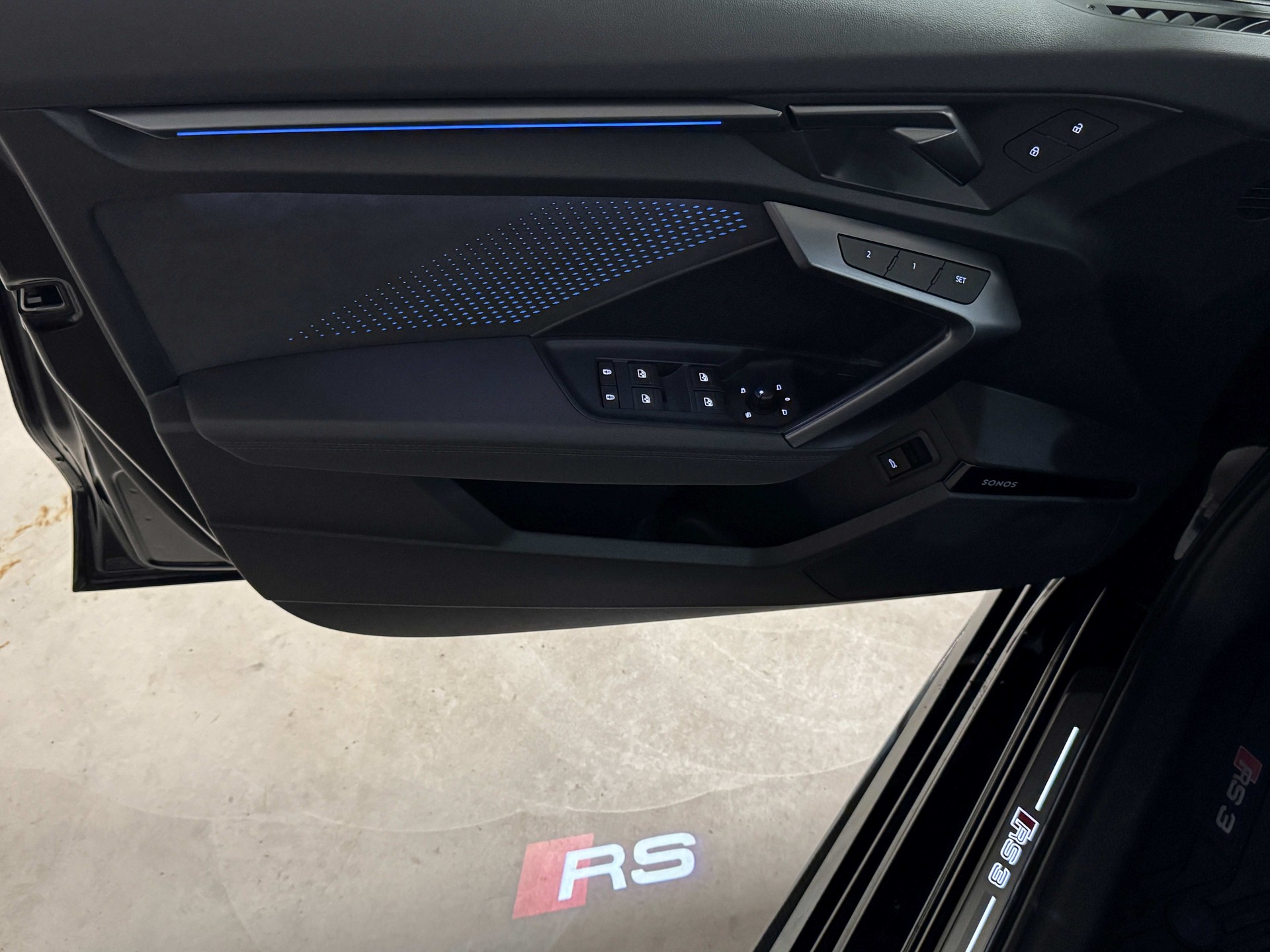 AUDI RS3 Sportback 2.5 TSI quattro S-tronic-image-14