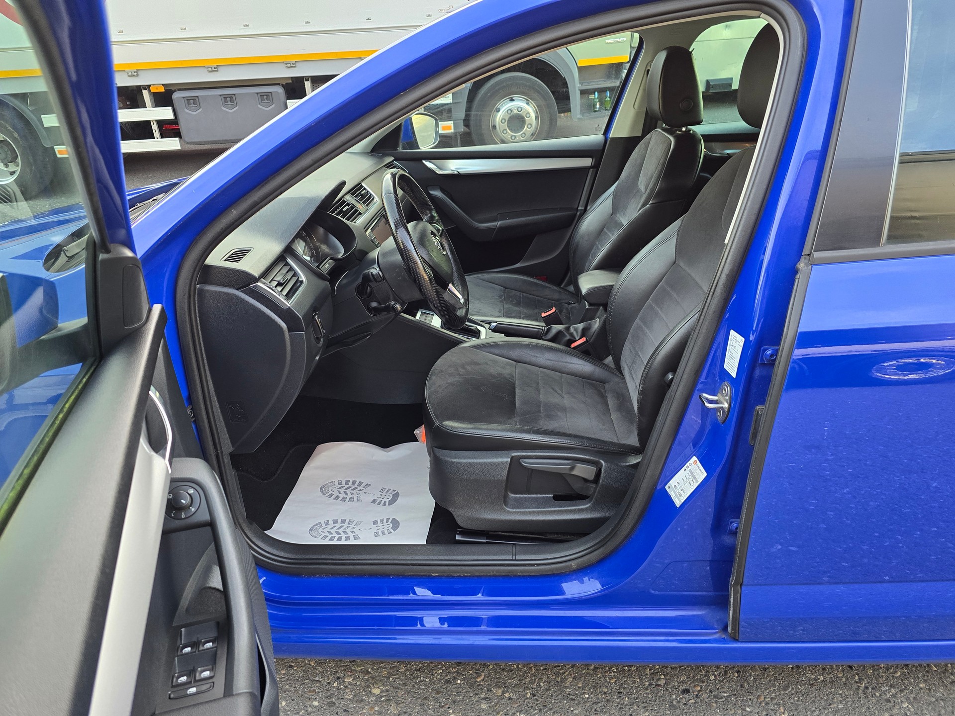 SKODA Octavia Combi 2.0 TDI Style 4x4 DSG-image-12