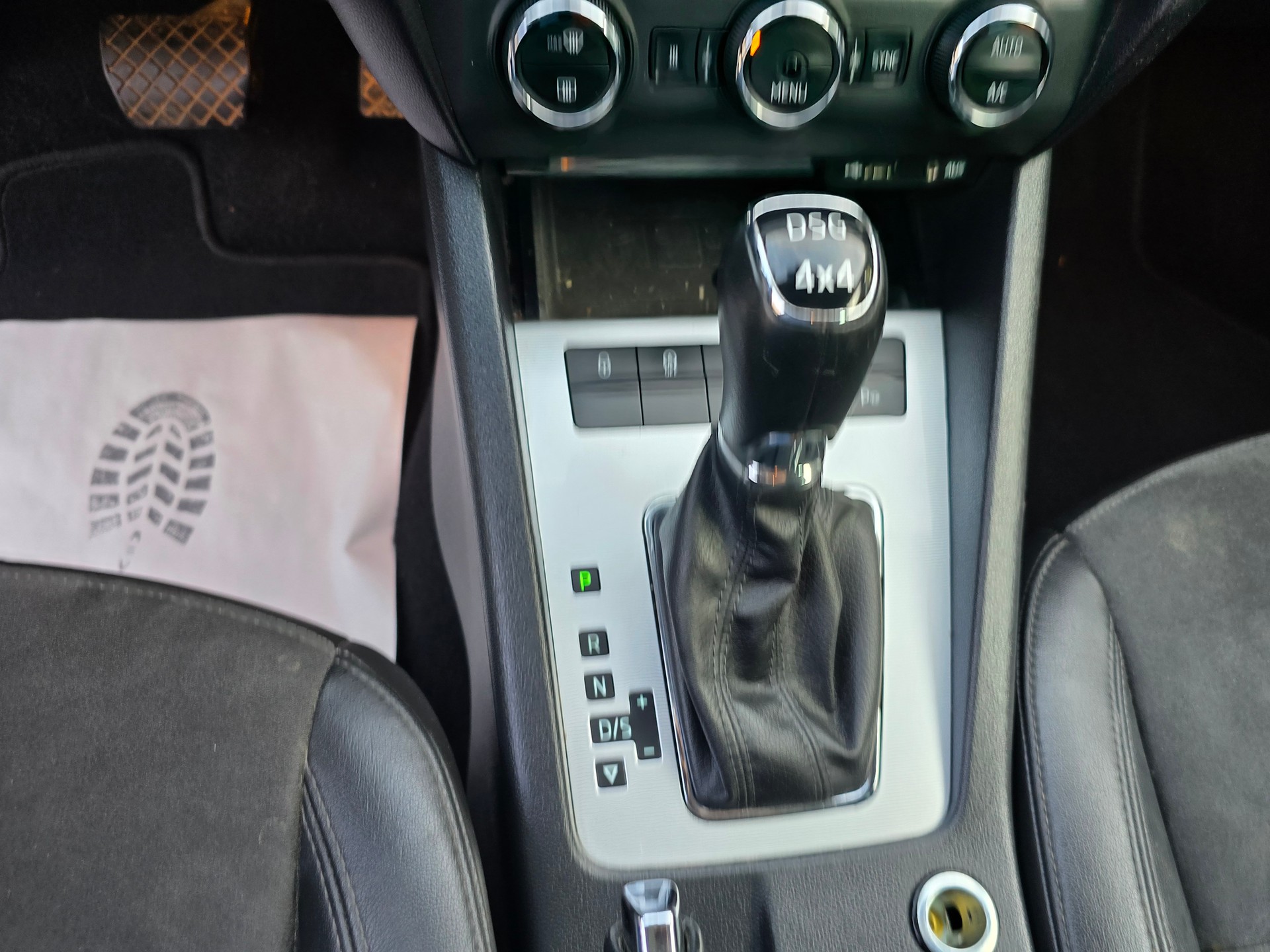 SKODA Octavia Combi 2.0 TDI Style 4x4 DSG-image-21