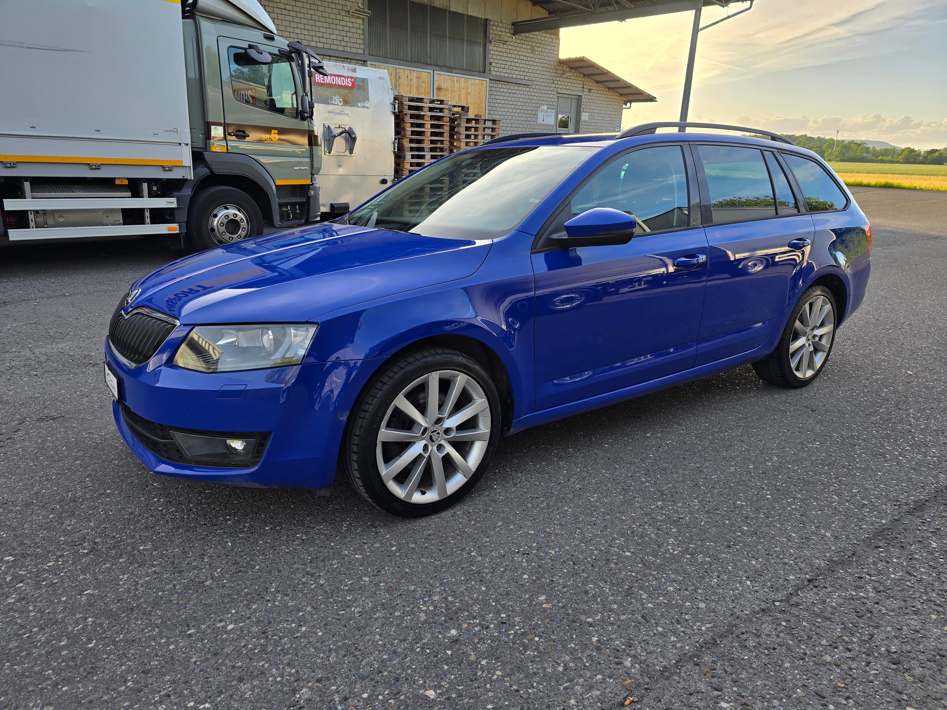 SKODA Octavia Combi 2.0 TDI Style 4x4 DSG-image-2