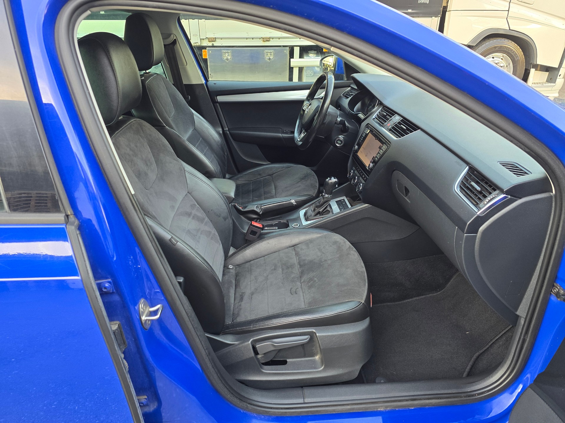 SKODA Octavia Combi 2.0 TDI Style 4x4 DSG-image-10
