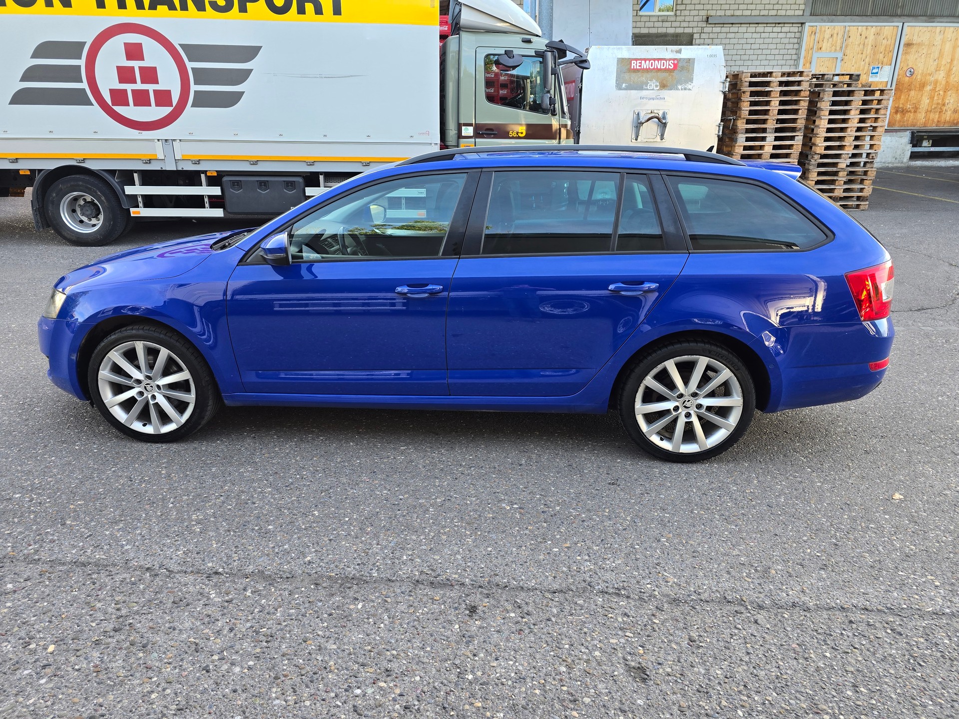 SKODA Octavia Combi 2.0 TDI Style 4x4 DSG-image-8